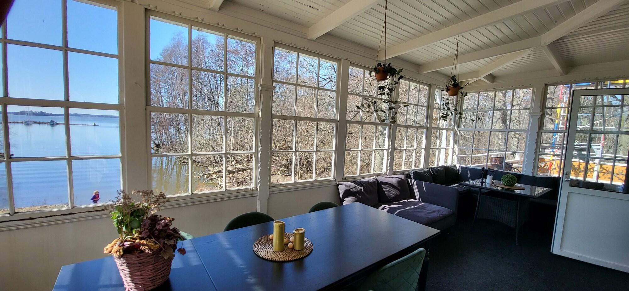 Restaurant Beautiful lake view house