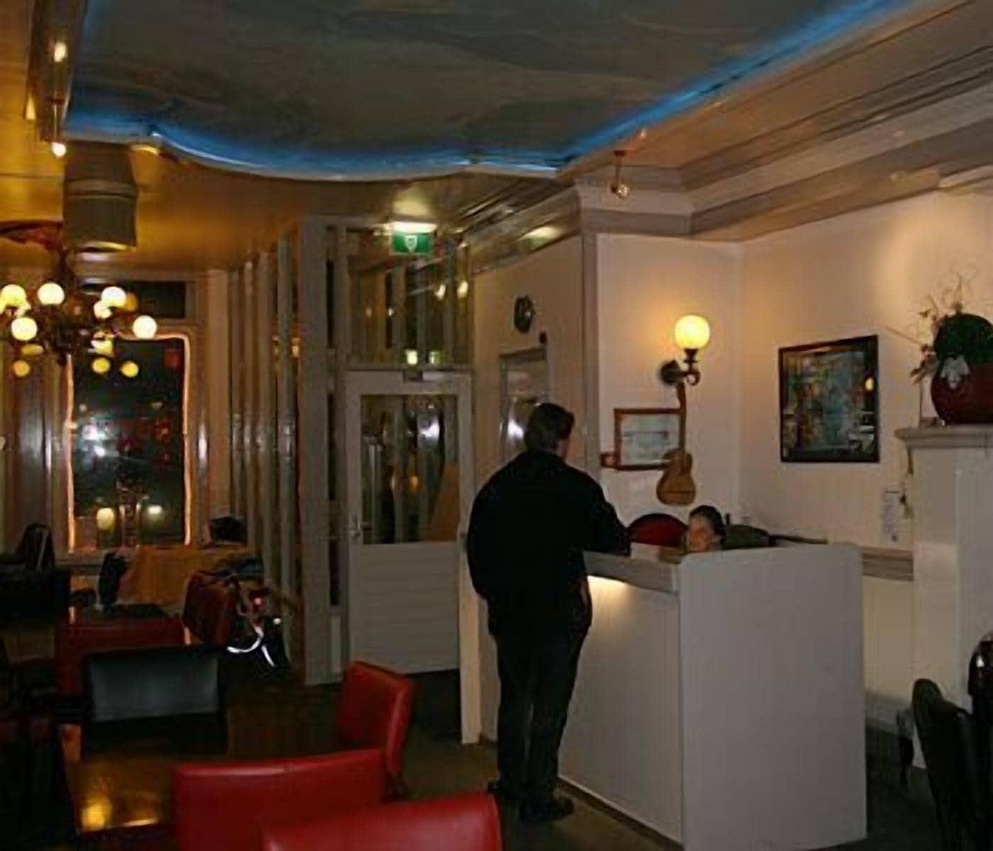 Varios Hotel 83