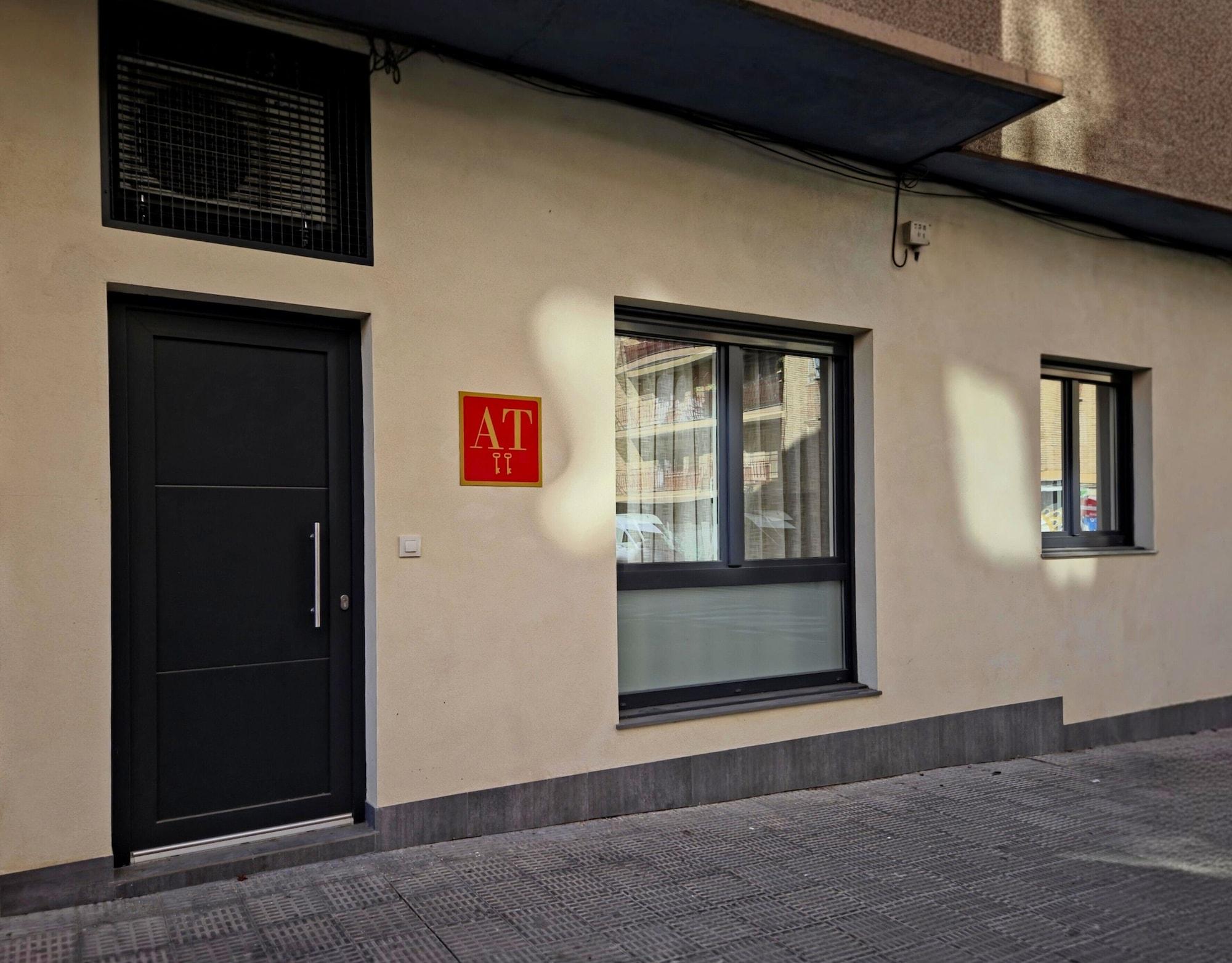 Vista Exterior Apartamentos Picasso by gaiarooms