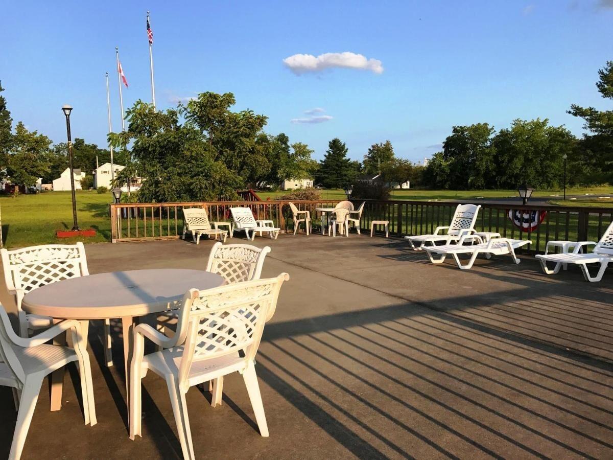 Vista Exterior Adirondack Efficiencies