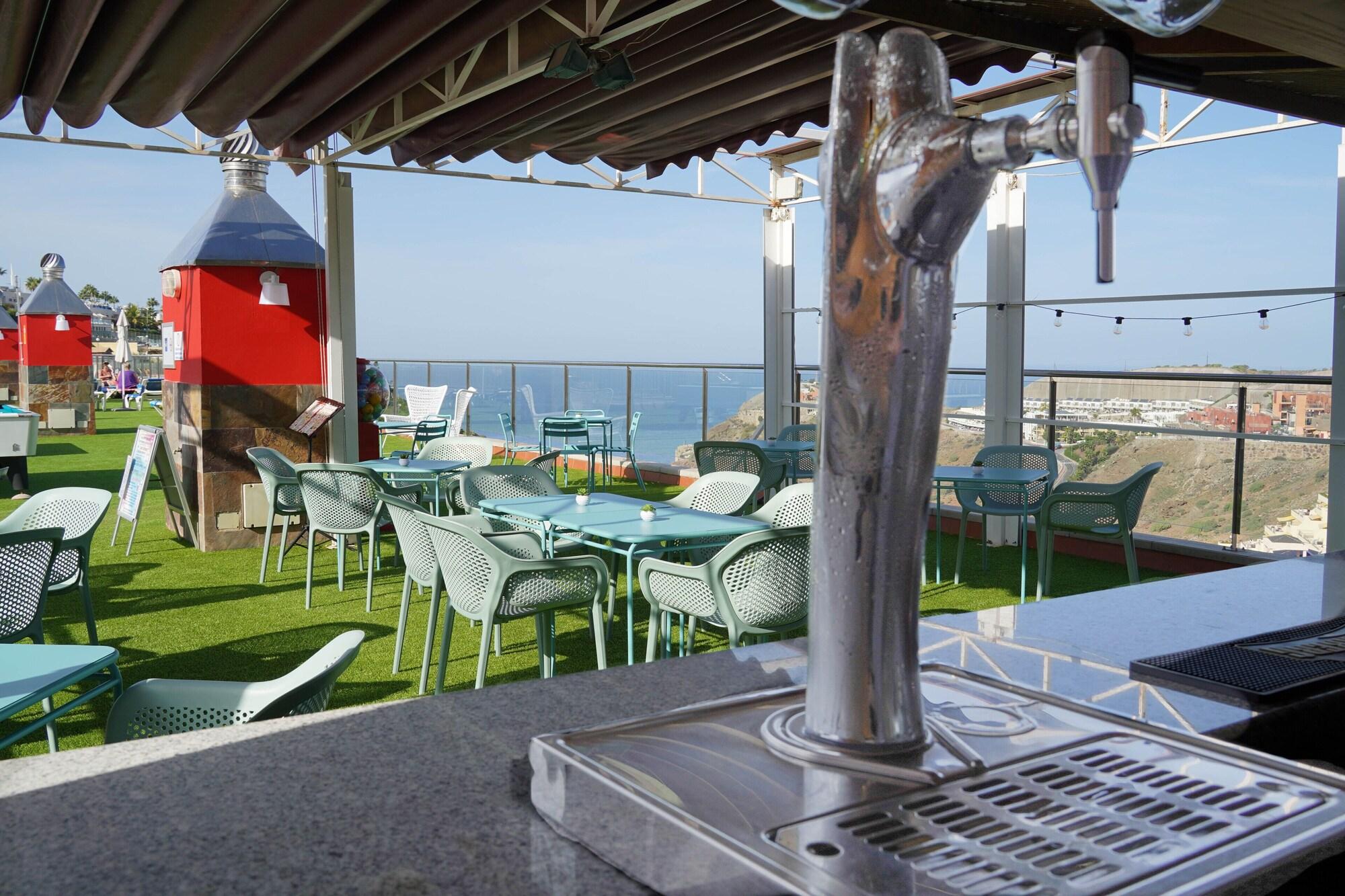 Bar/Salón Balcón del Mar