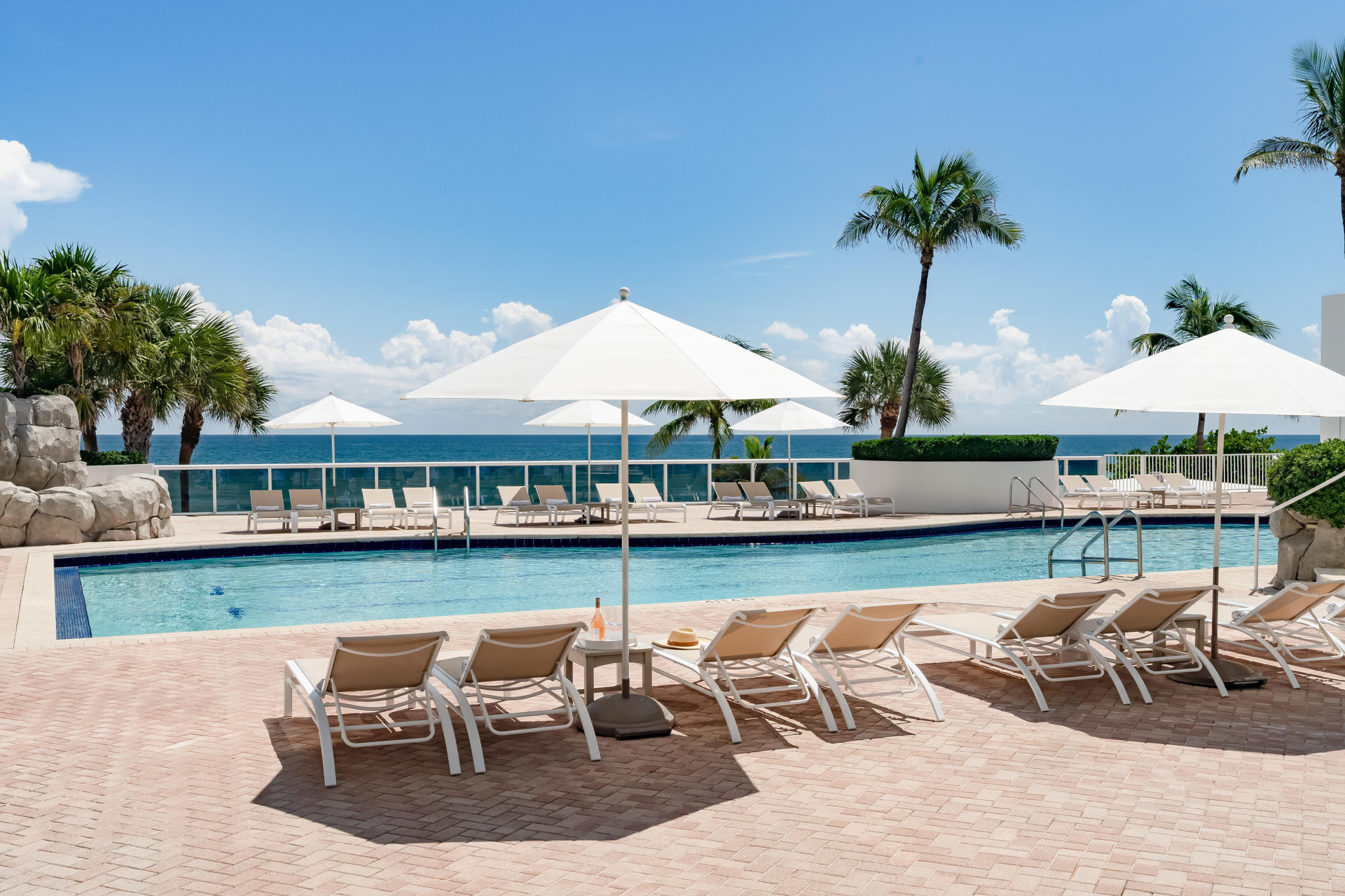 Vista Piscina Trump International Beach Resort