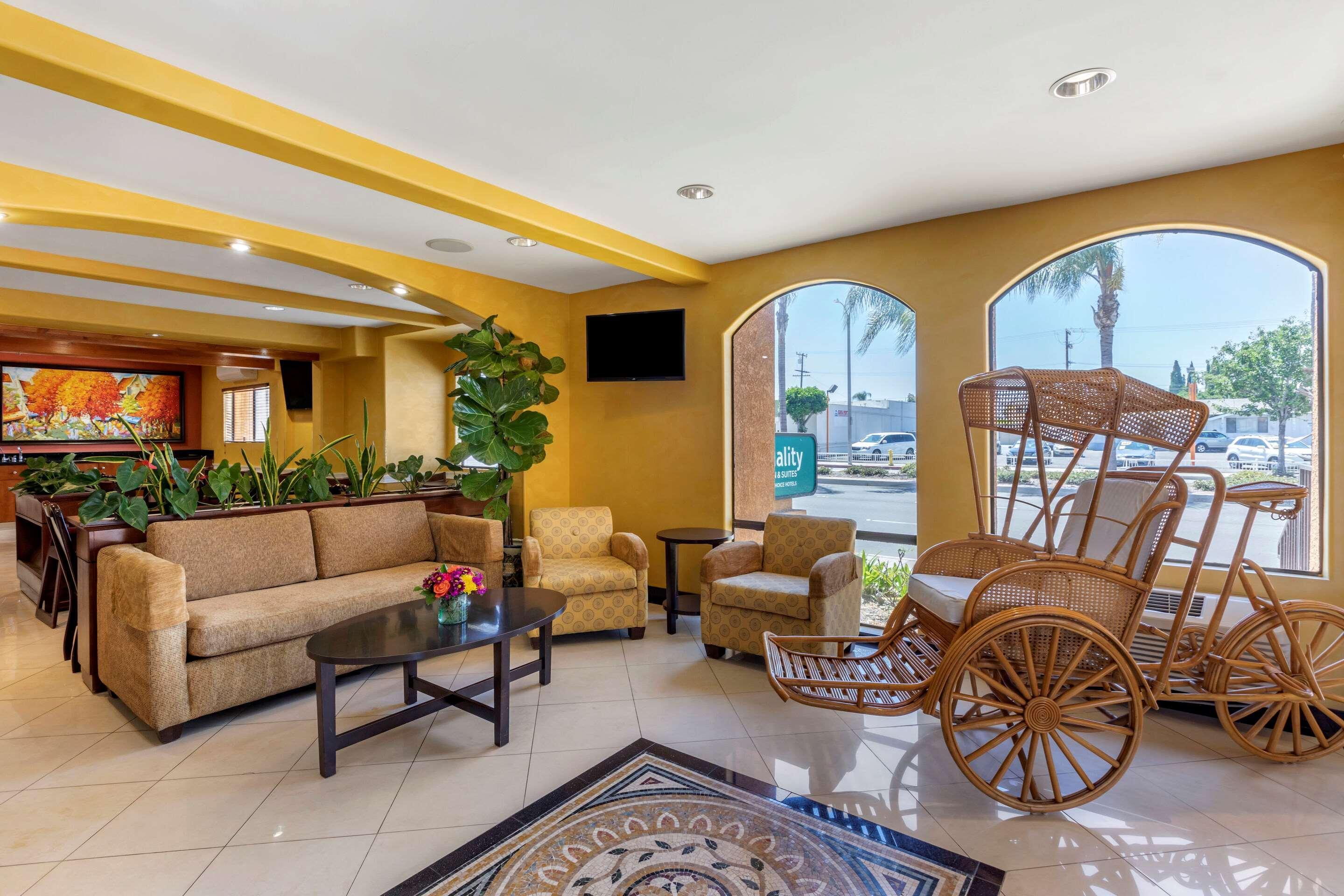 Vista Lobby Quality Inn & Suites Westminster Seal Beach