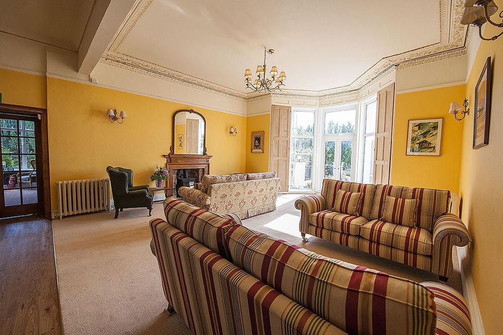 Varios Crofton House Hotel