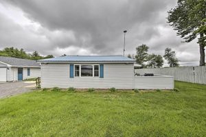 Alquiler Temporario - Pet-friendly Togus Pond Home: Kayak & Canoe!