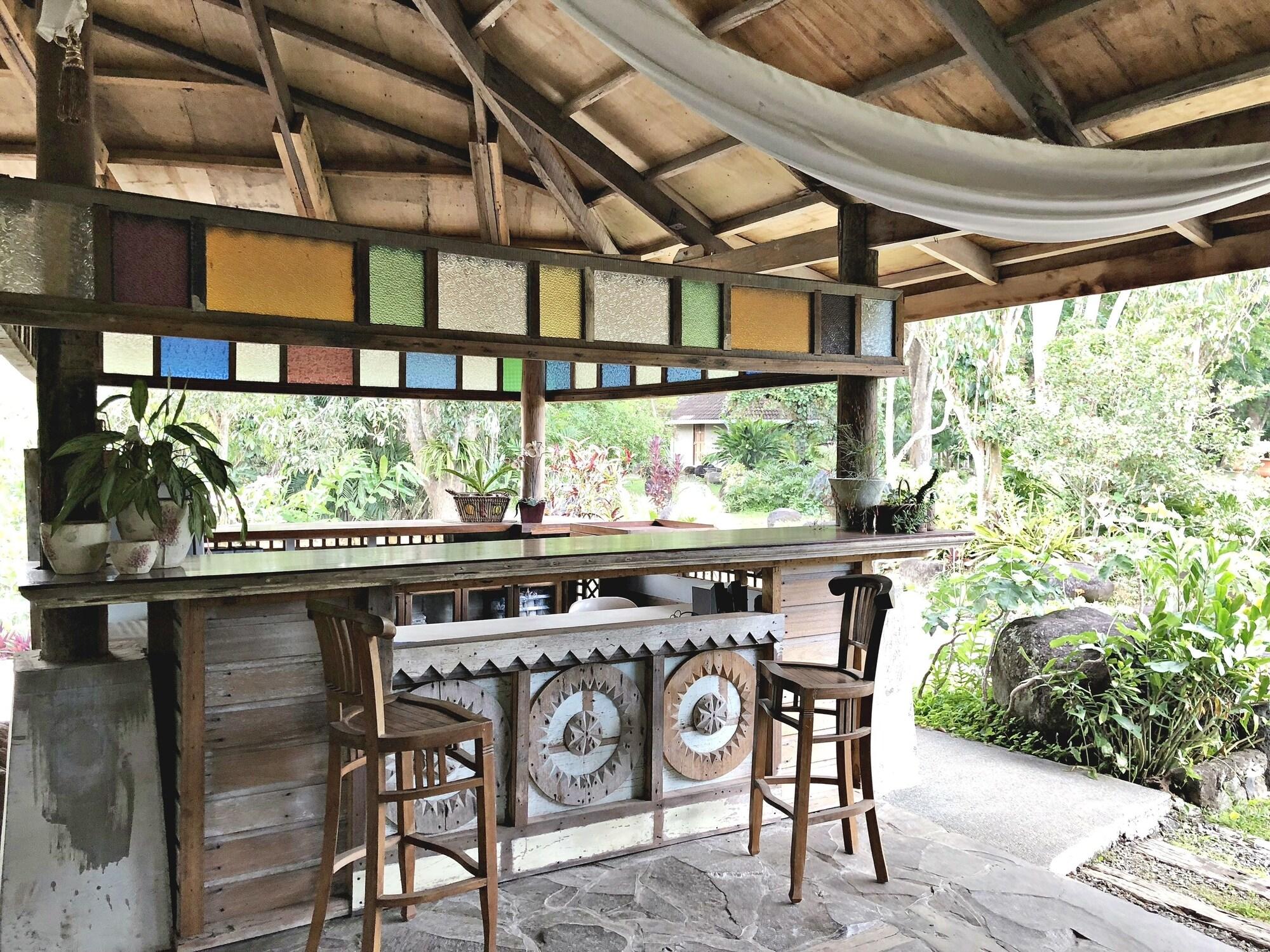 Bar/Salón Overlooking Lagoon at Sitio de Amor