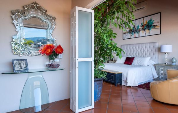 Spectacular Luxury House, Hillside the Historic Area, Stunning Views, Full Staff - Hoteles con parque acuático en Puerto Vallarta, México