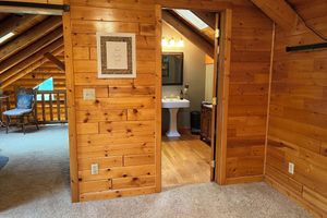 Alquiler Vacacional - Relaxing Country Log House on 65 wooded acres