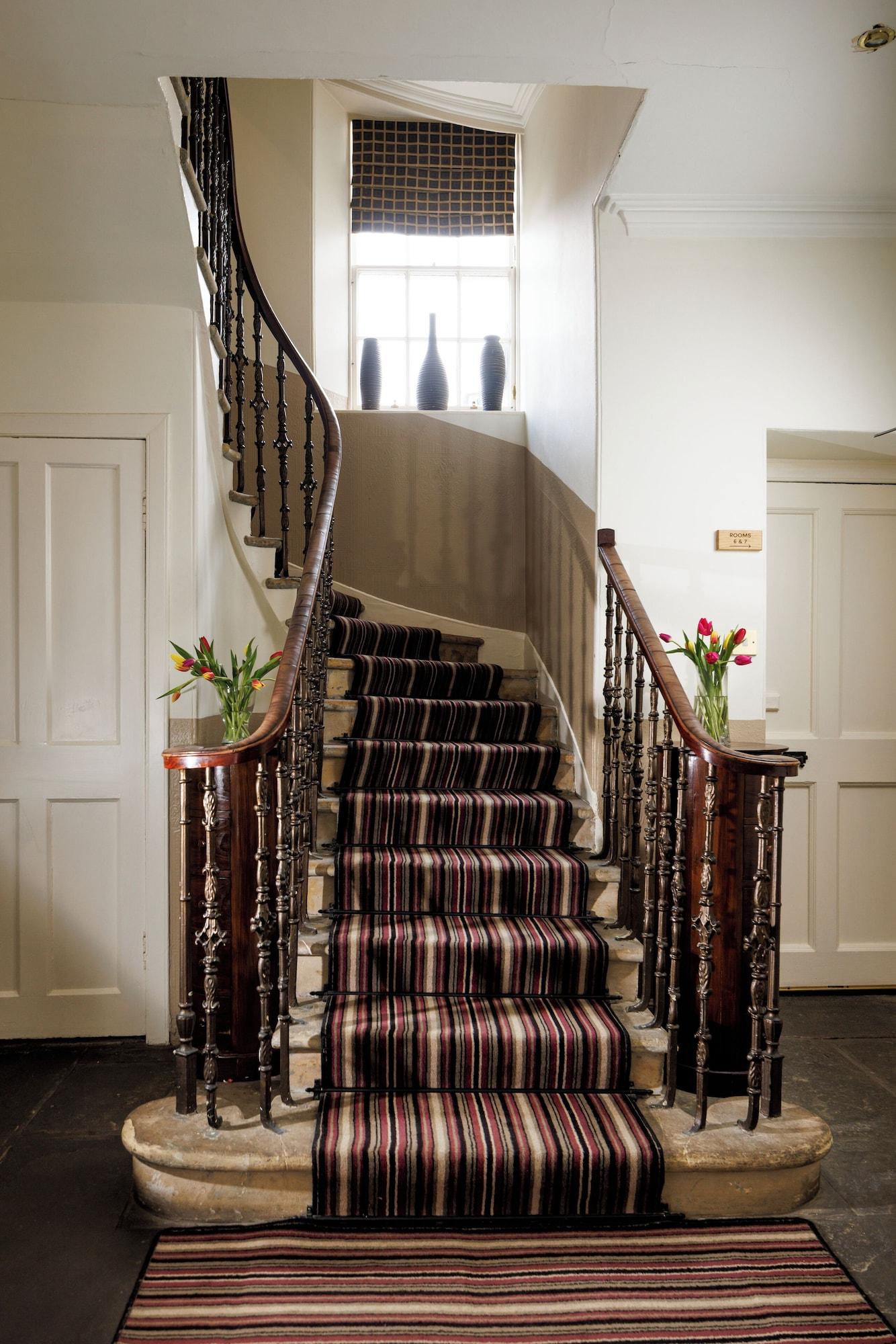 Vista Lobby 5Pilmourplace