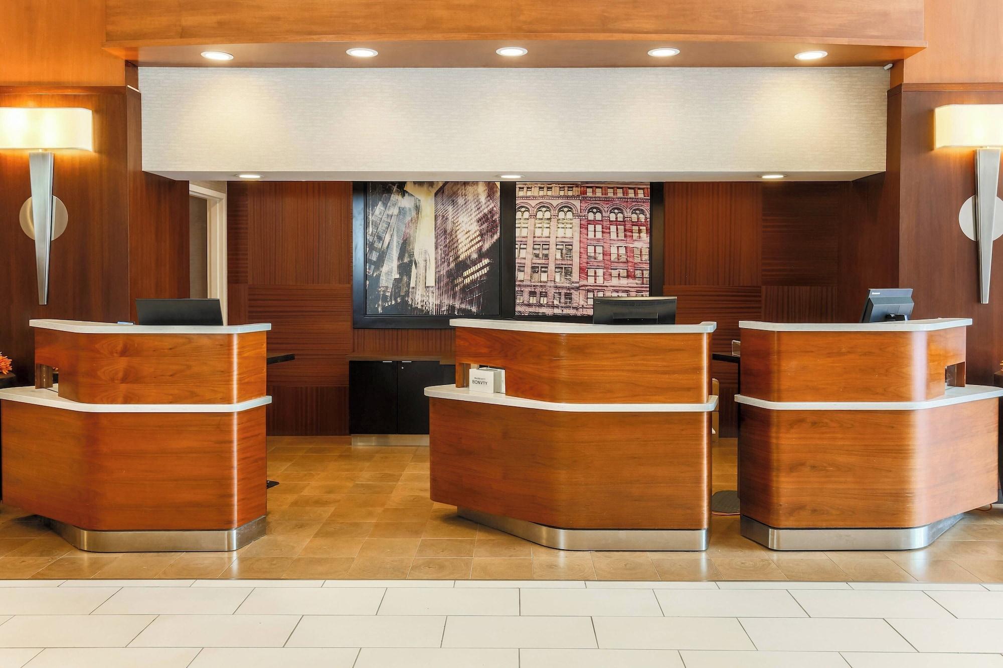 Vista Lobby Courtyard by Marriott Pittsburgh Downtown