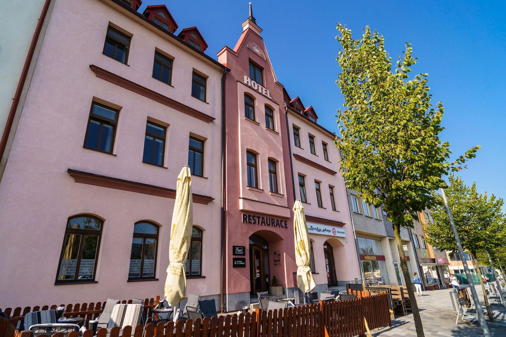 Varios Hotel U Labutě