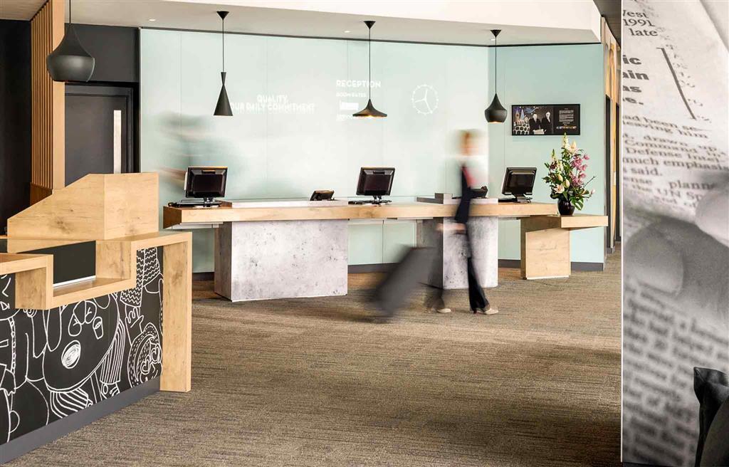 Vista Lobby ibis Bristol Centre
