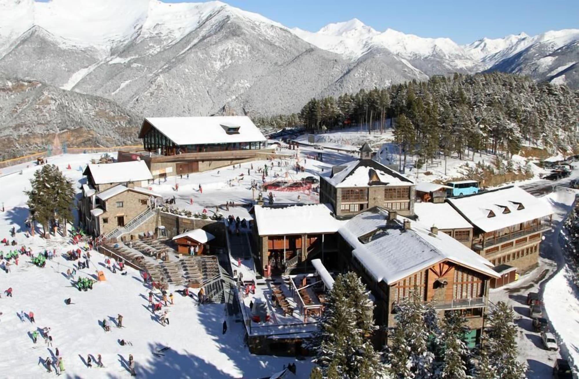 Vista Exterior Hotel Montane