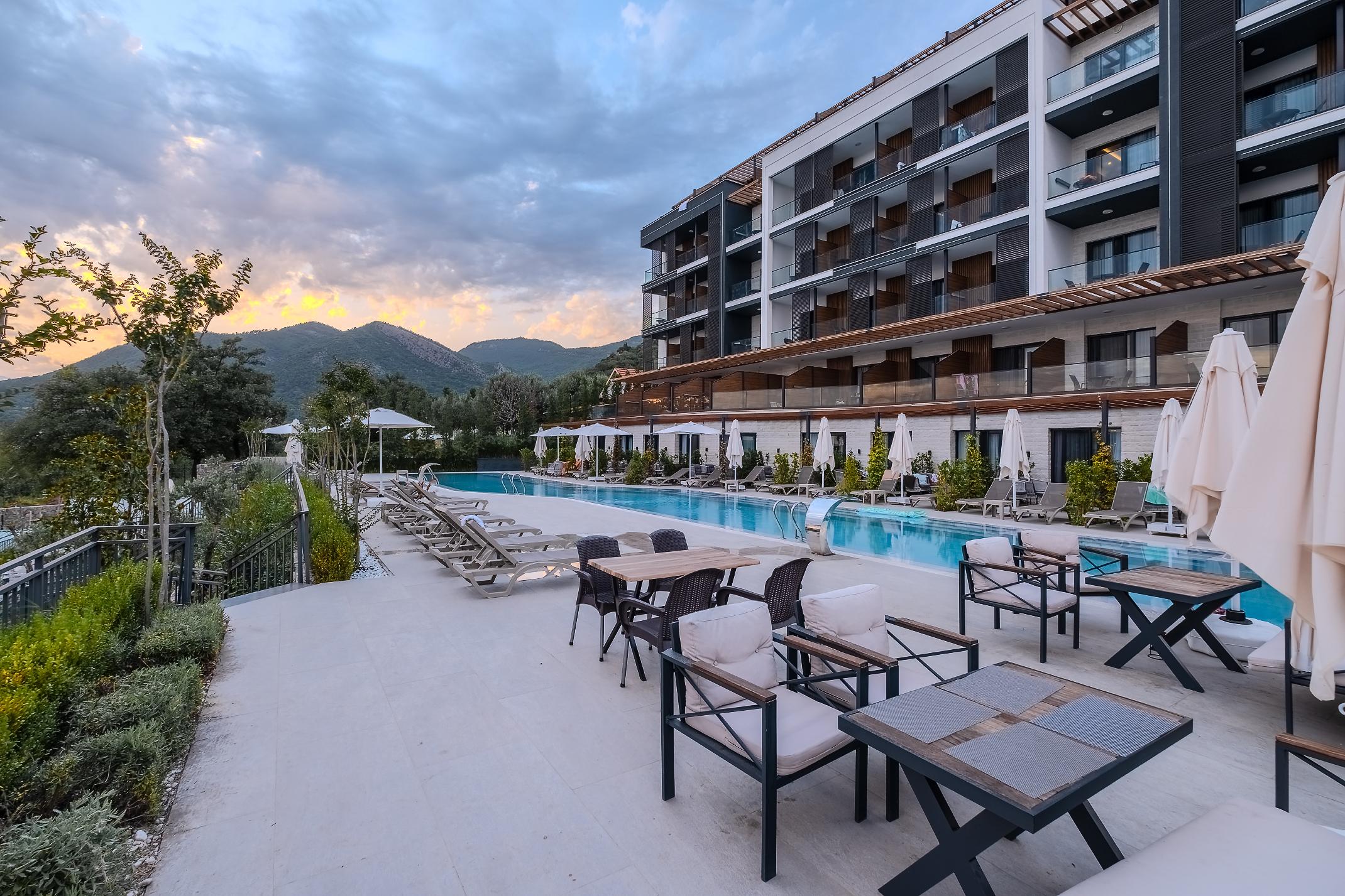 Vista Exterior Montenegro Lodge