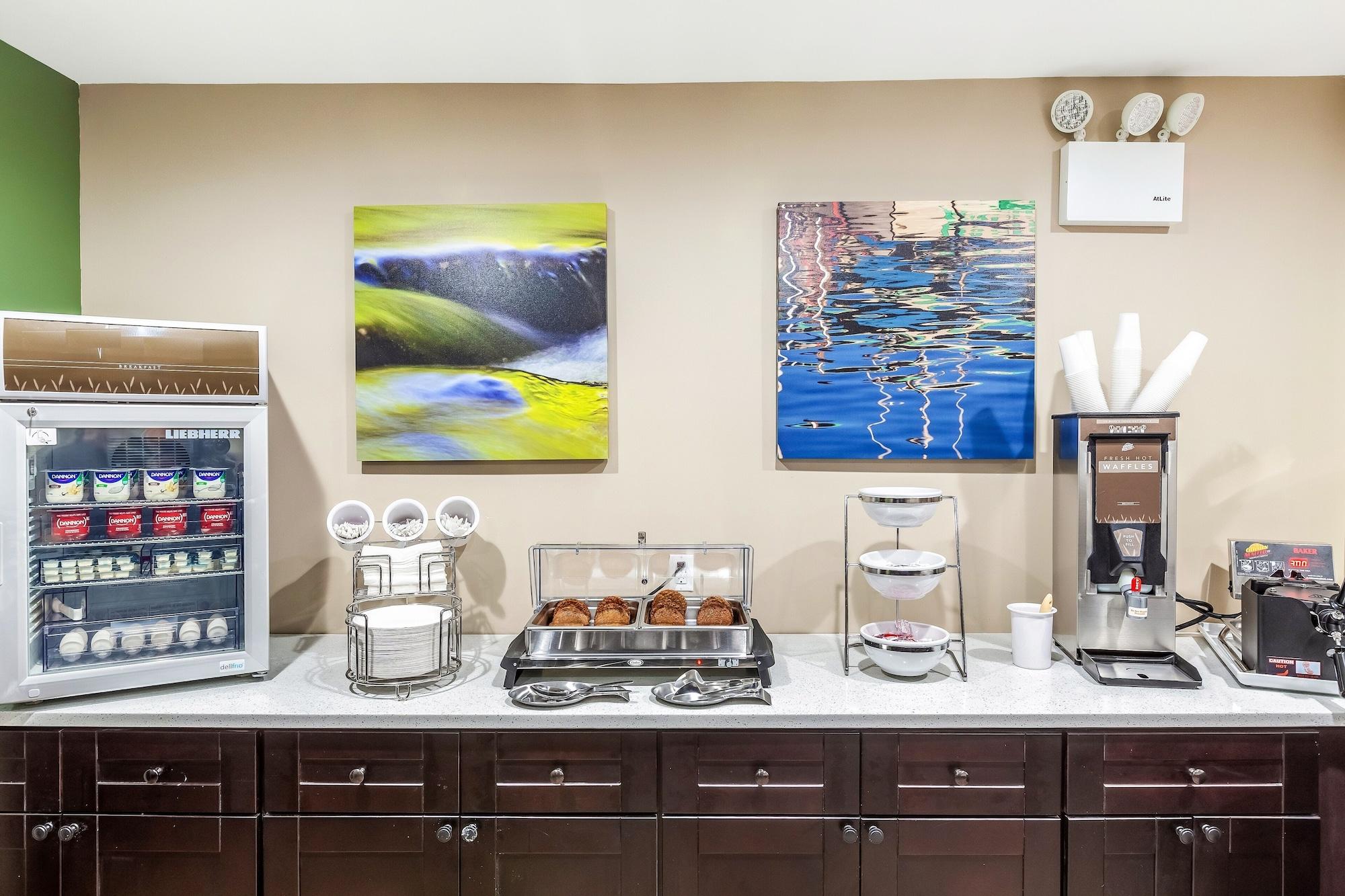 Restaurant Van Wyck Hotel & Suites Near JFK Airport