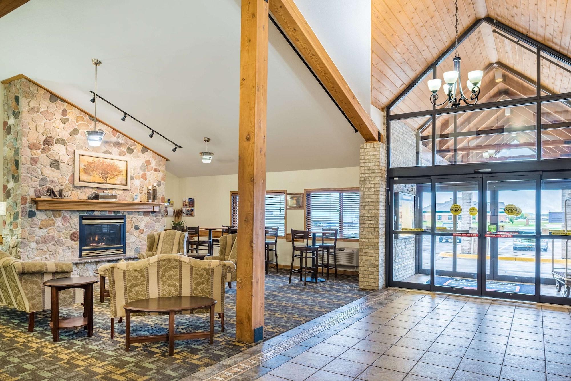 Vista Lobby AmericInn by Wyndham Wahpeton