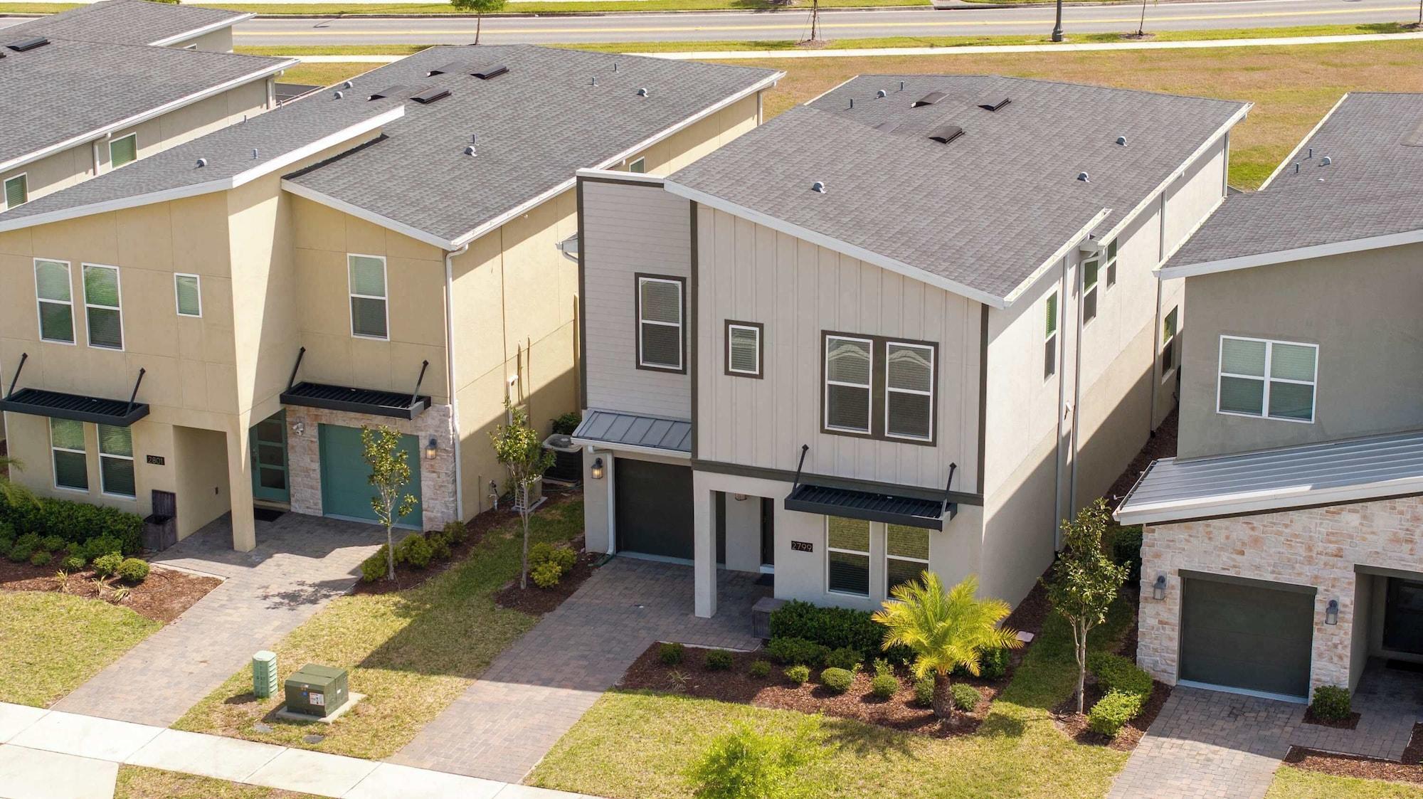Vista Exterior Stunning Game Room & Pool Jacuzzi Storey Lake 2799