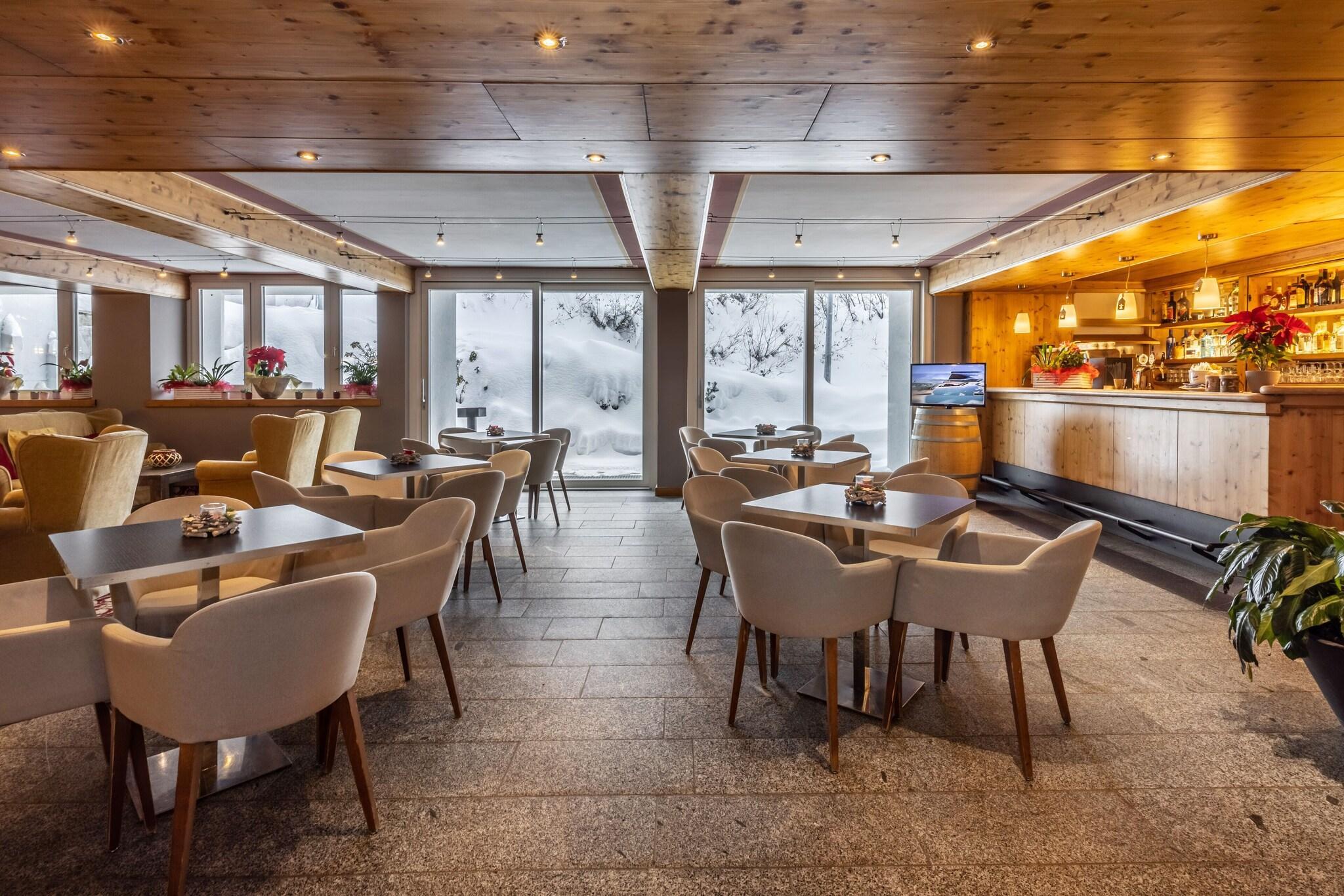 Bar/Salón Hotel Piandineve