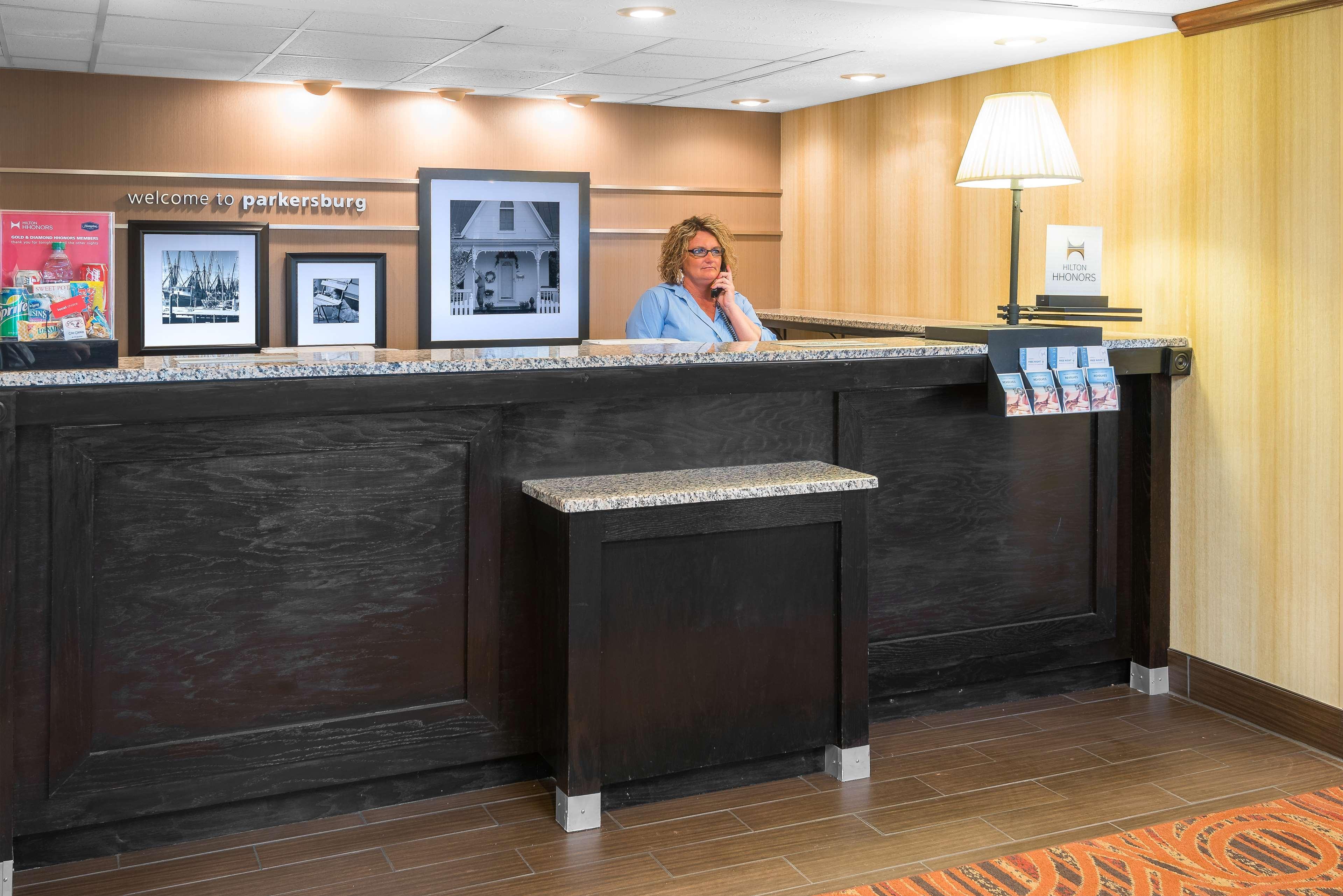 Vista Lobby Hampton Inn Parkersburg-Mineral Wells