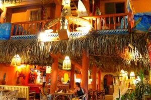 Alojamiento - Hostal Montezuma