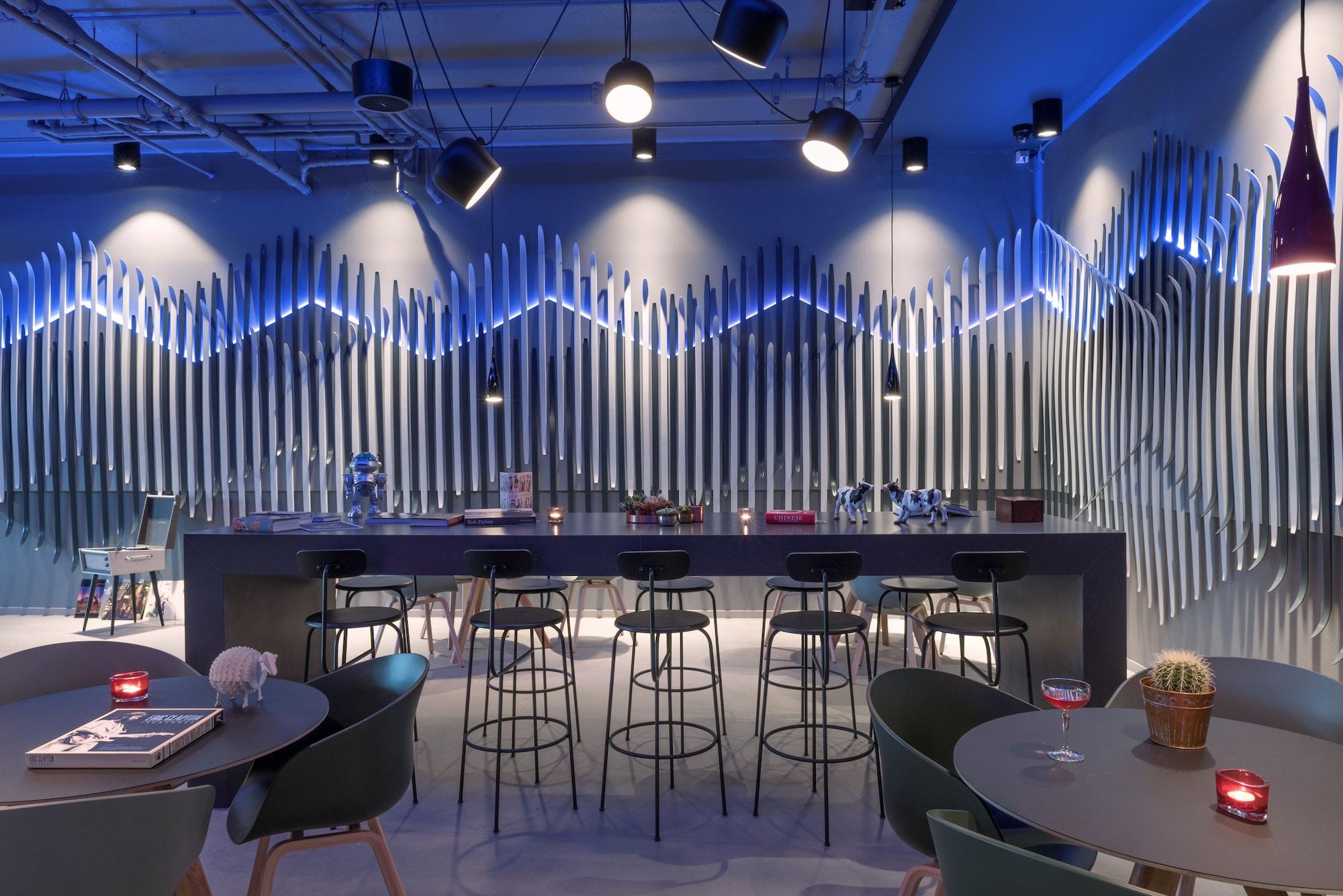Bar/Salón X Hotel