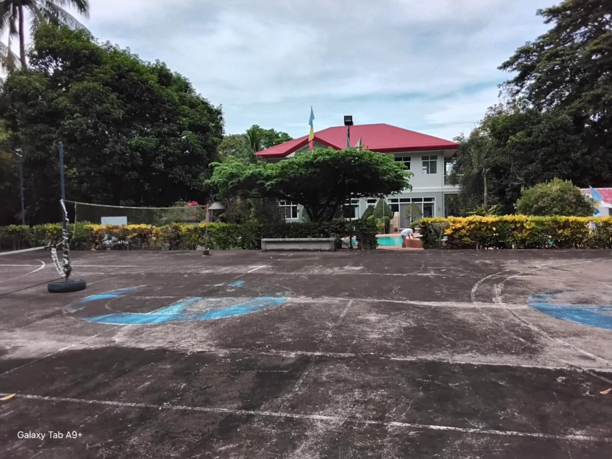 Instalaciones Recreativas CAMIGUIN LANZONES RESORT