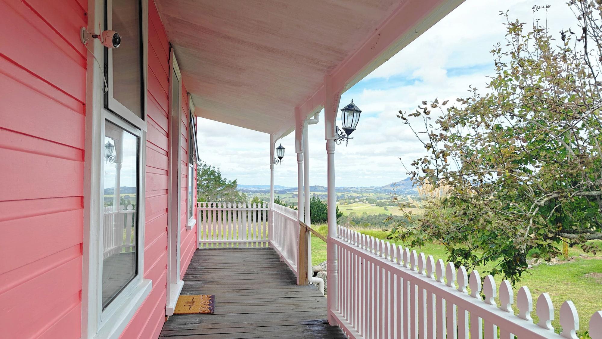 Vista Exterior Top Hill House