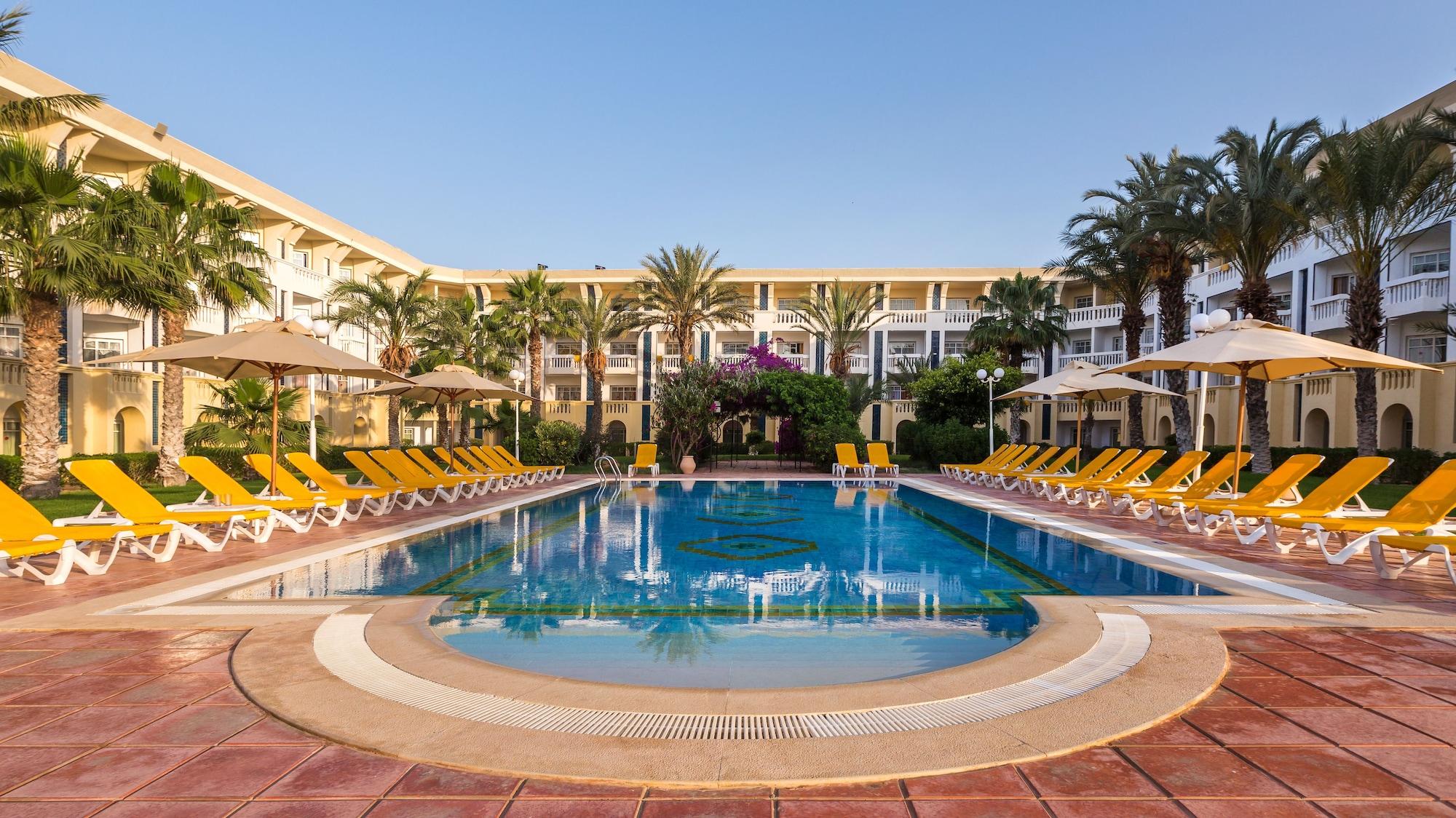 Vista Piscina Medina Belisaire & Thalasso Hotel