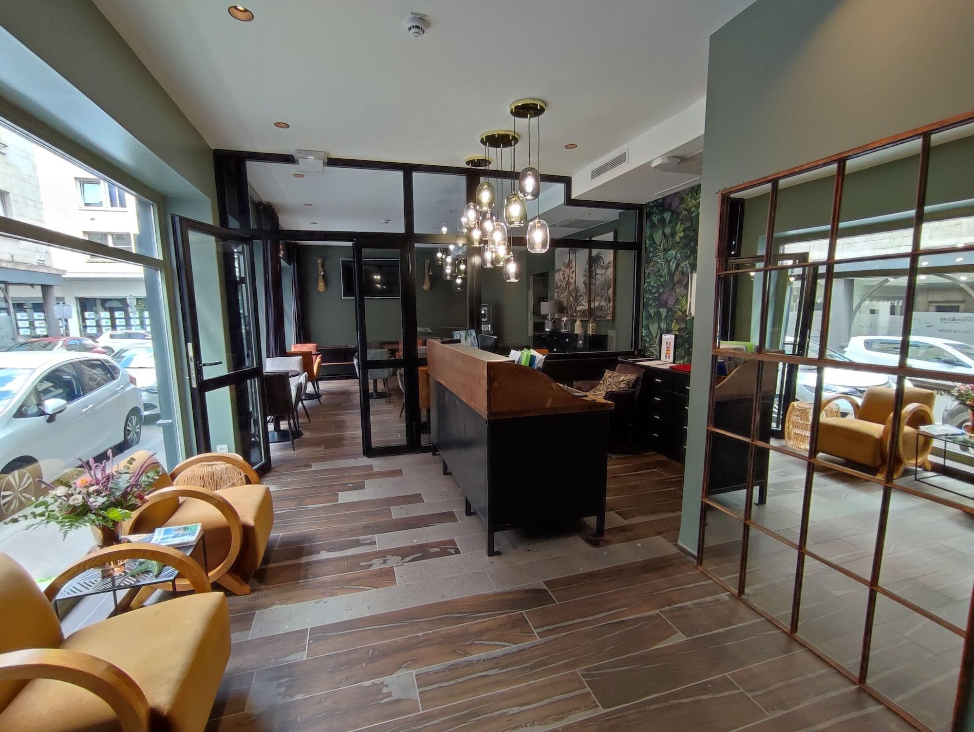 Varios Hotel Paulette