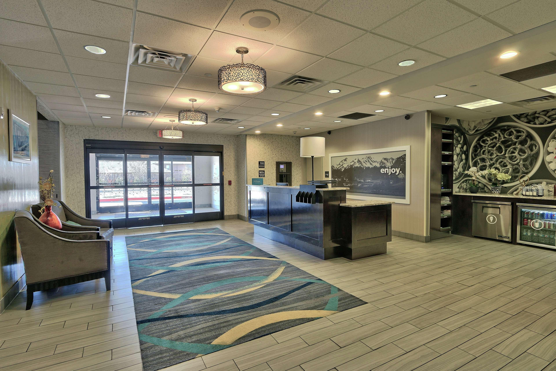 Vista Lobby Hampton Inn & Suites Albuquerque Airport