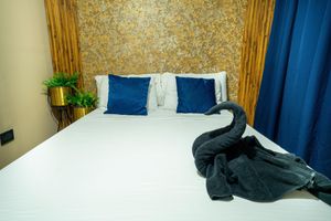 Renta temporal - 6br penthouse 1 block lleras park