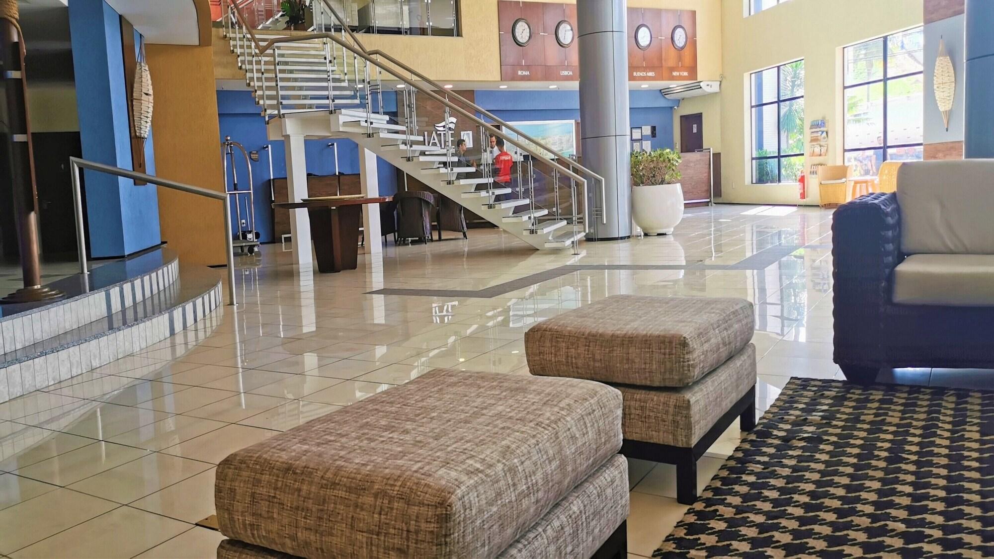 Vista Lobby SEAFLATS Iate Plaza Hotel