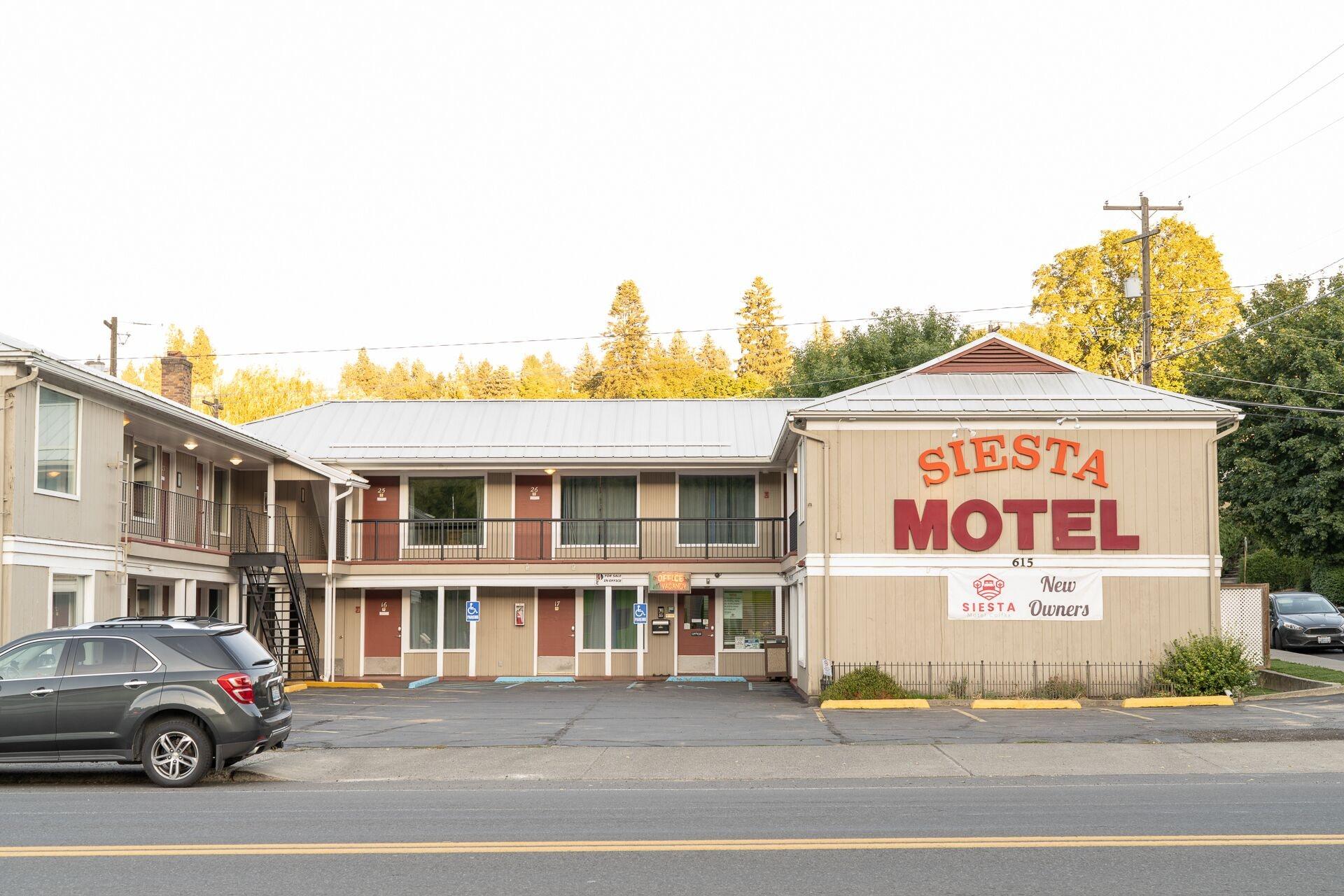 Varios Siesta Motel