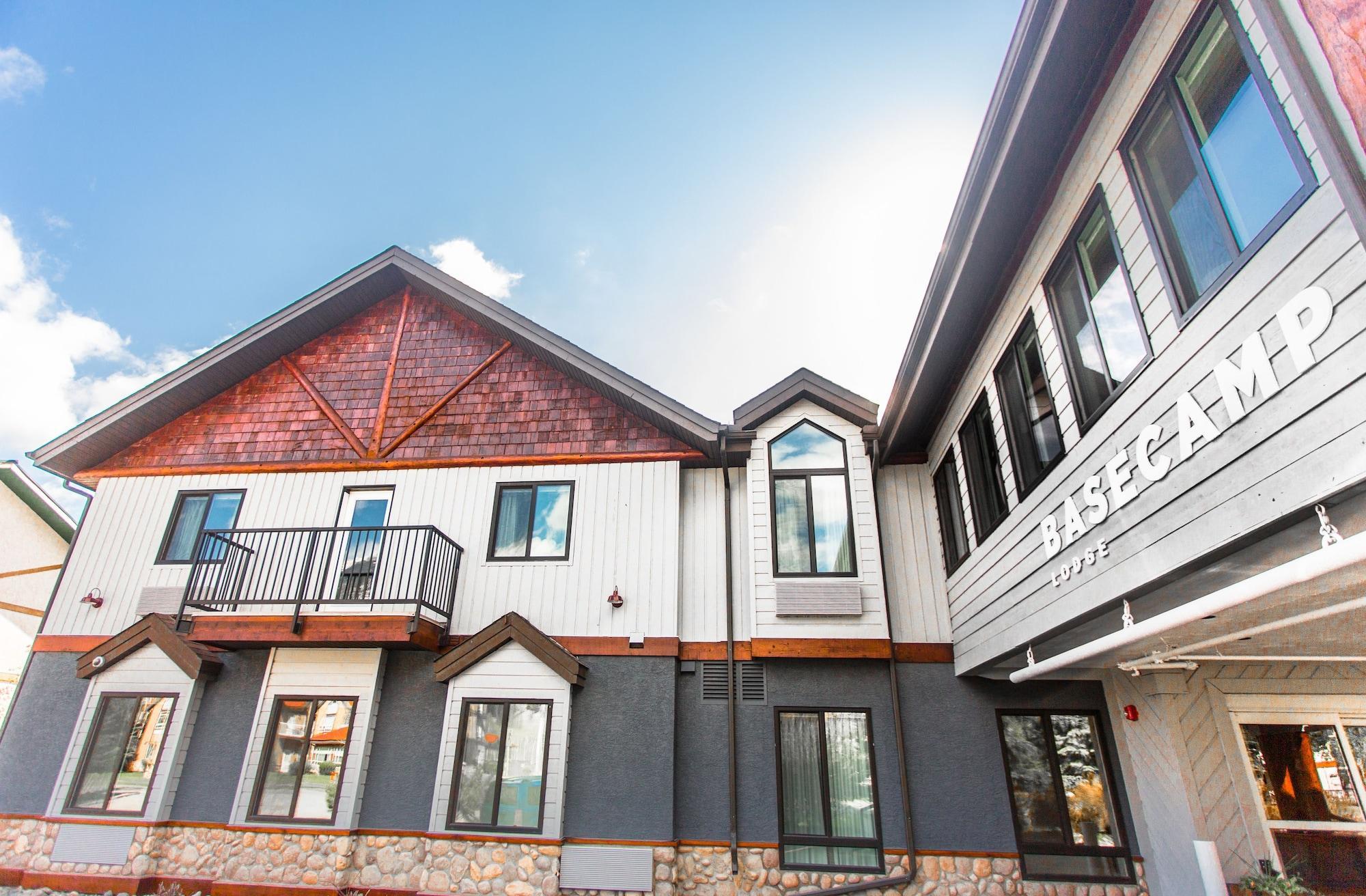 Vista Exterior Bear Country Lodge