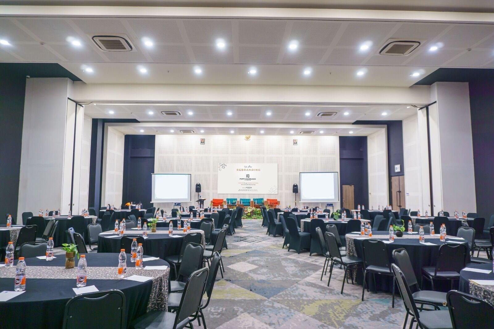 Sala de Reuniones Hotel FortunaGrande Jember