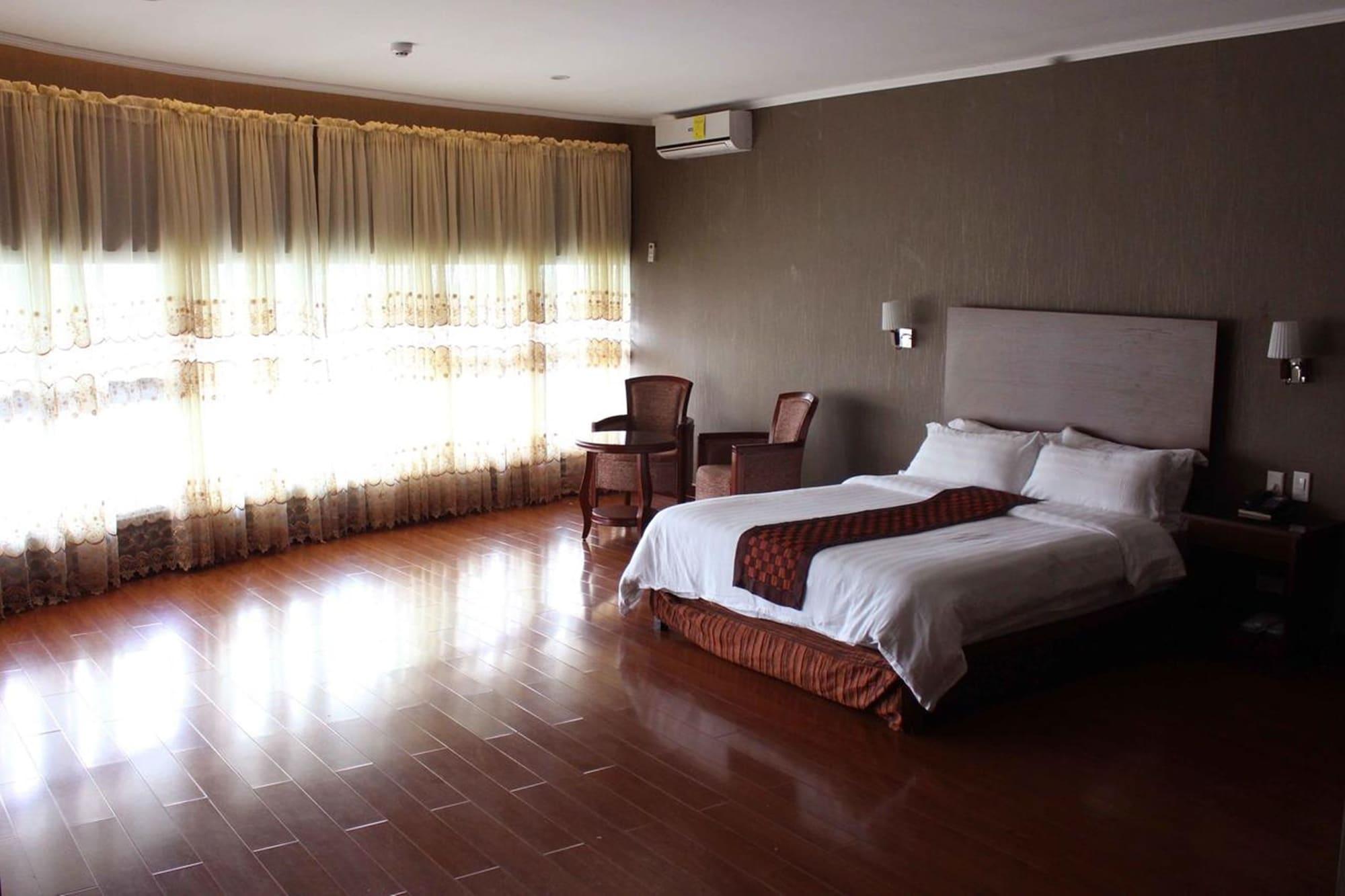 Habitación Crown Legacy Hotel