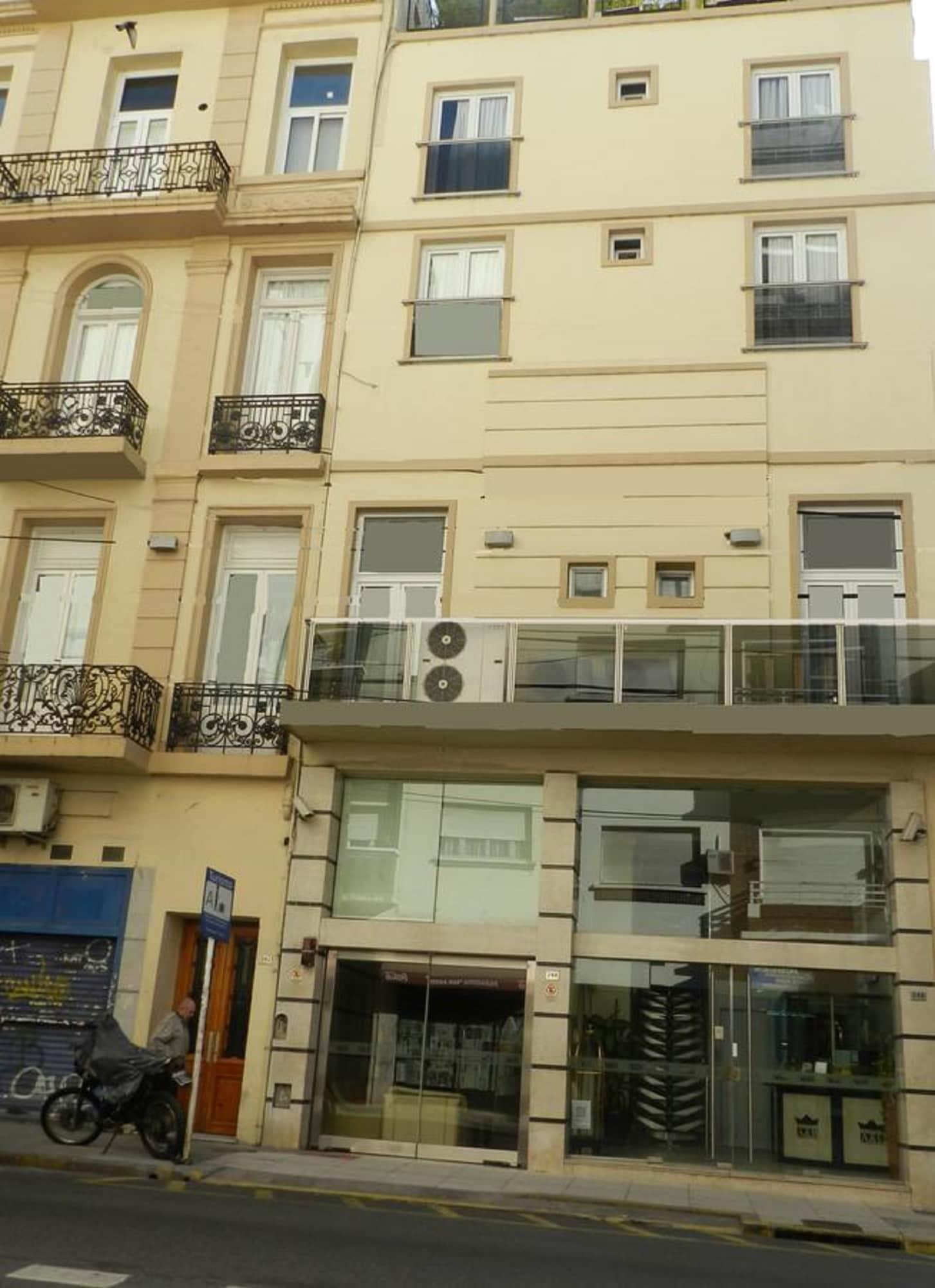 Vista Exterior Hotel AyB Internacional