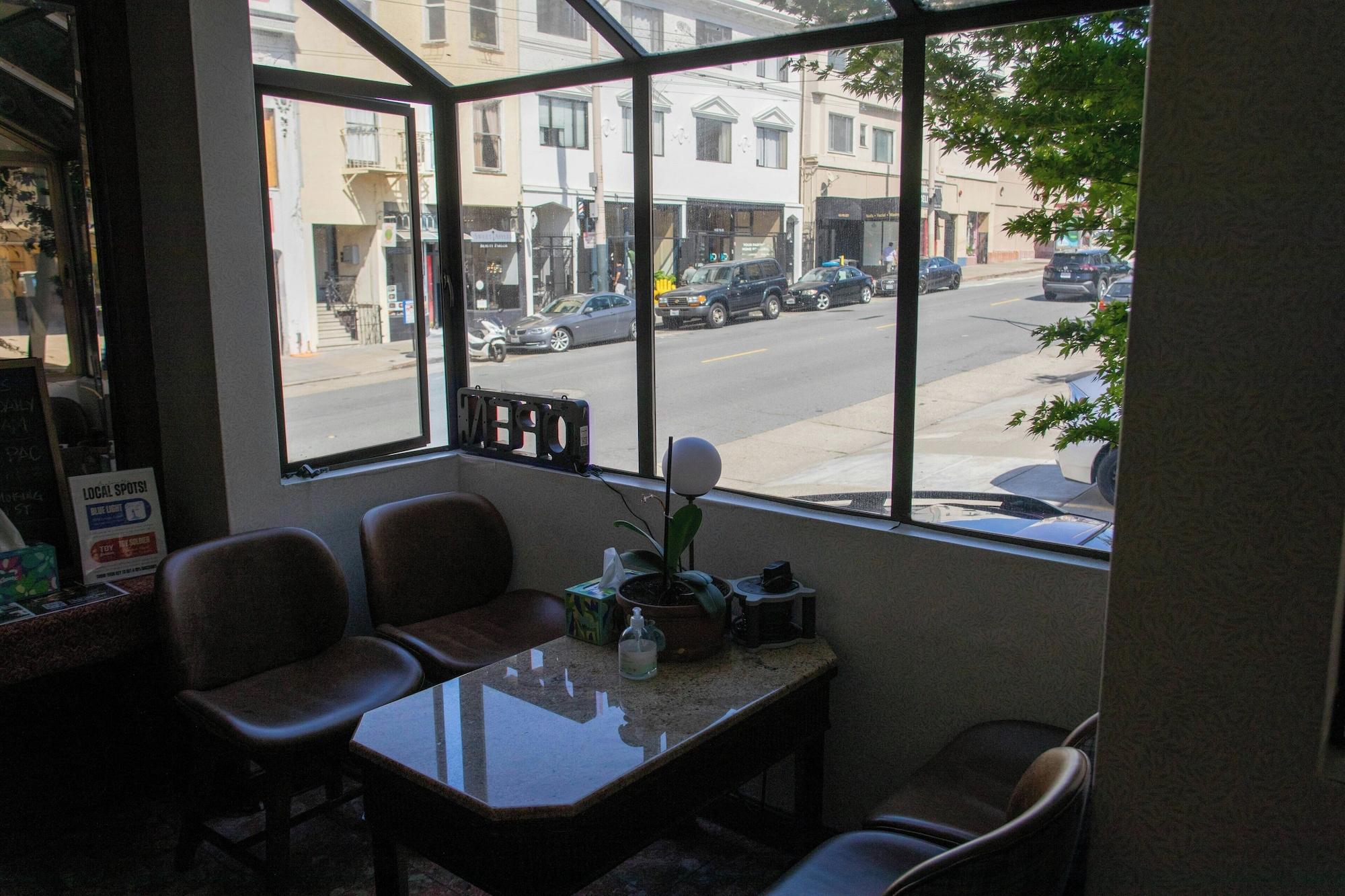 Restaurant Pacific Heights Inn