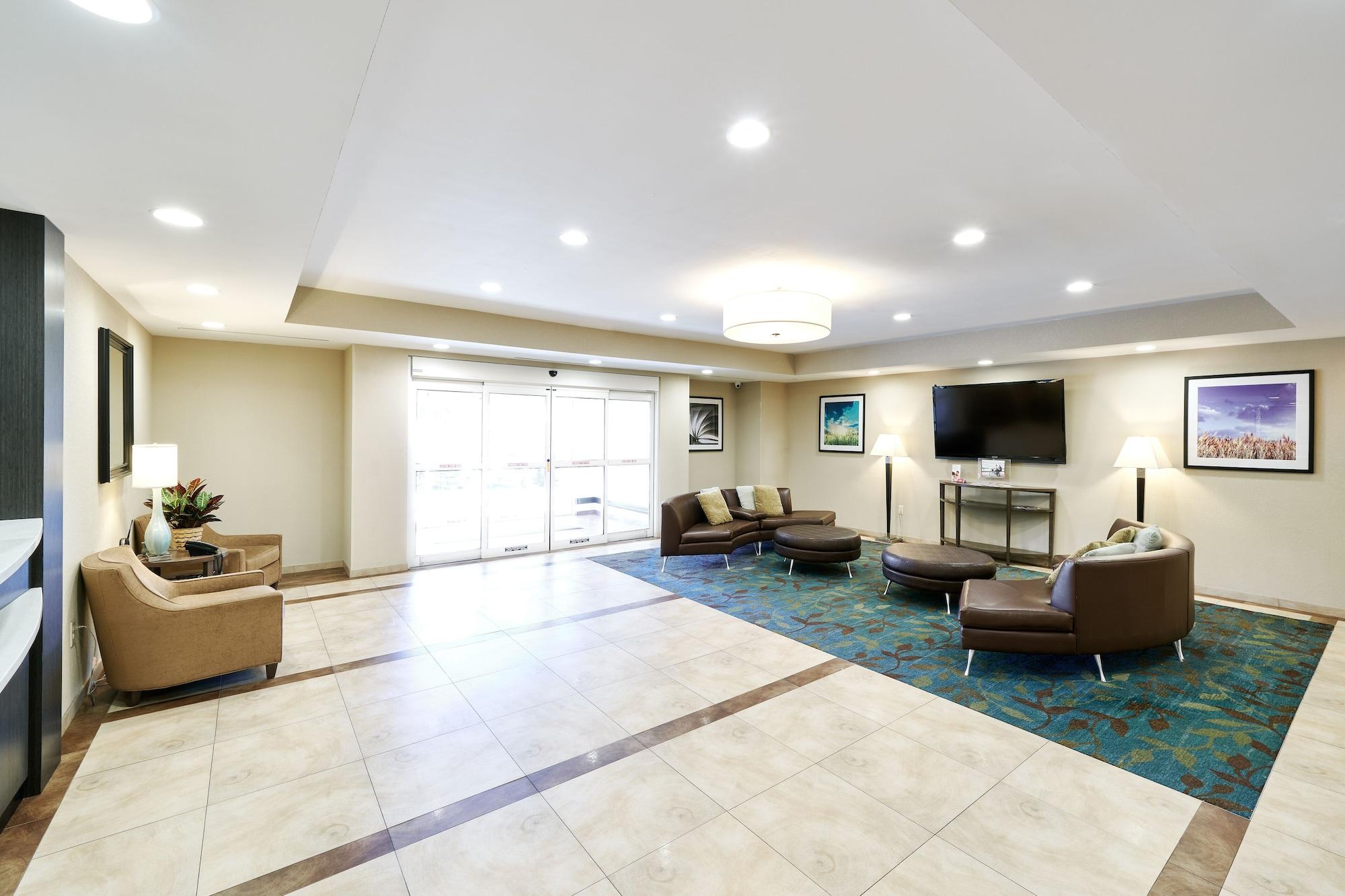 Vista Lobby Candlewood Suites Midland SW by IHG