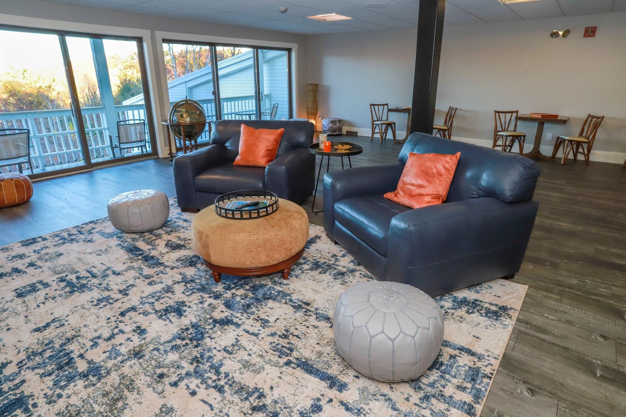 Vista Lobby Gunstock Inn & Suites