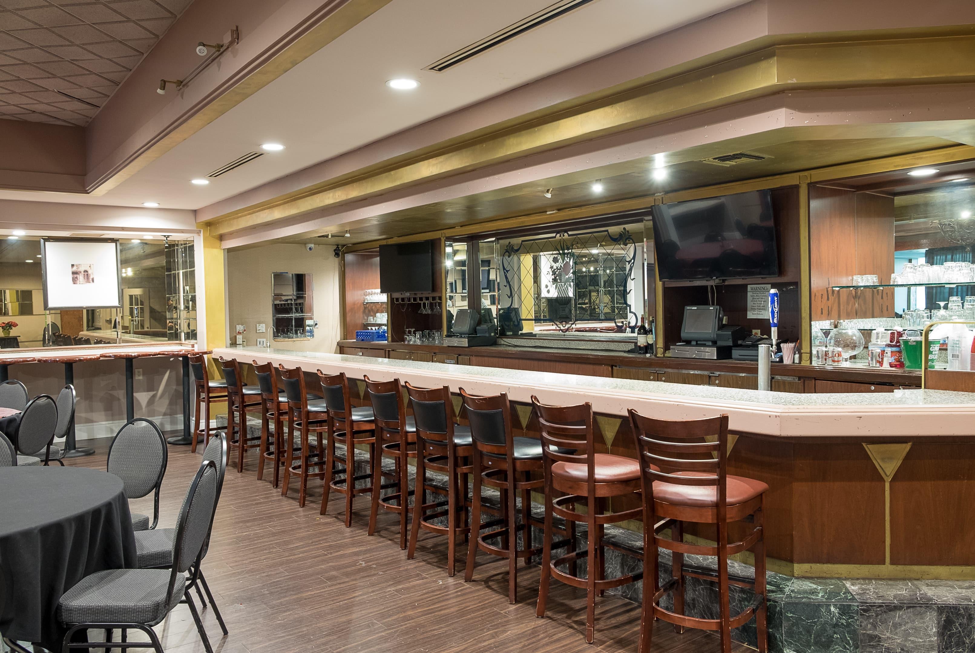 Bar/Salón Howard Johnson by Wyndham Fullerton/Anaheim Conference Cntr