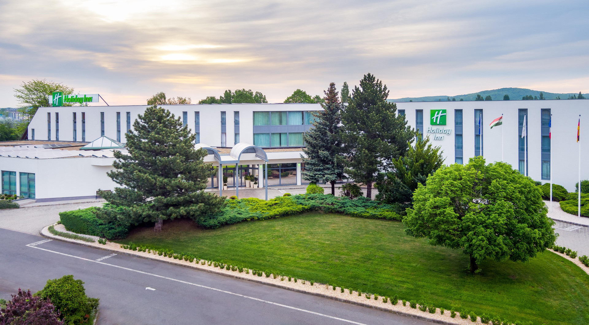 Vista Exterior Holiday Inn Budapest-Budaörs by IHG