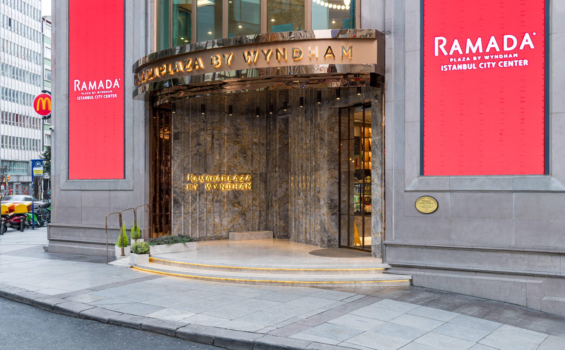 Vista Exterior Ramada Plaza by Wyndham Istanbul City Center Adults Only
