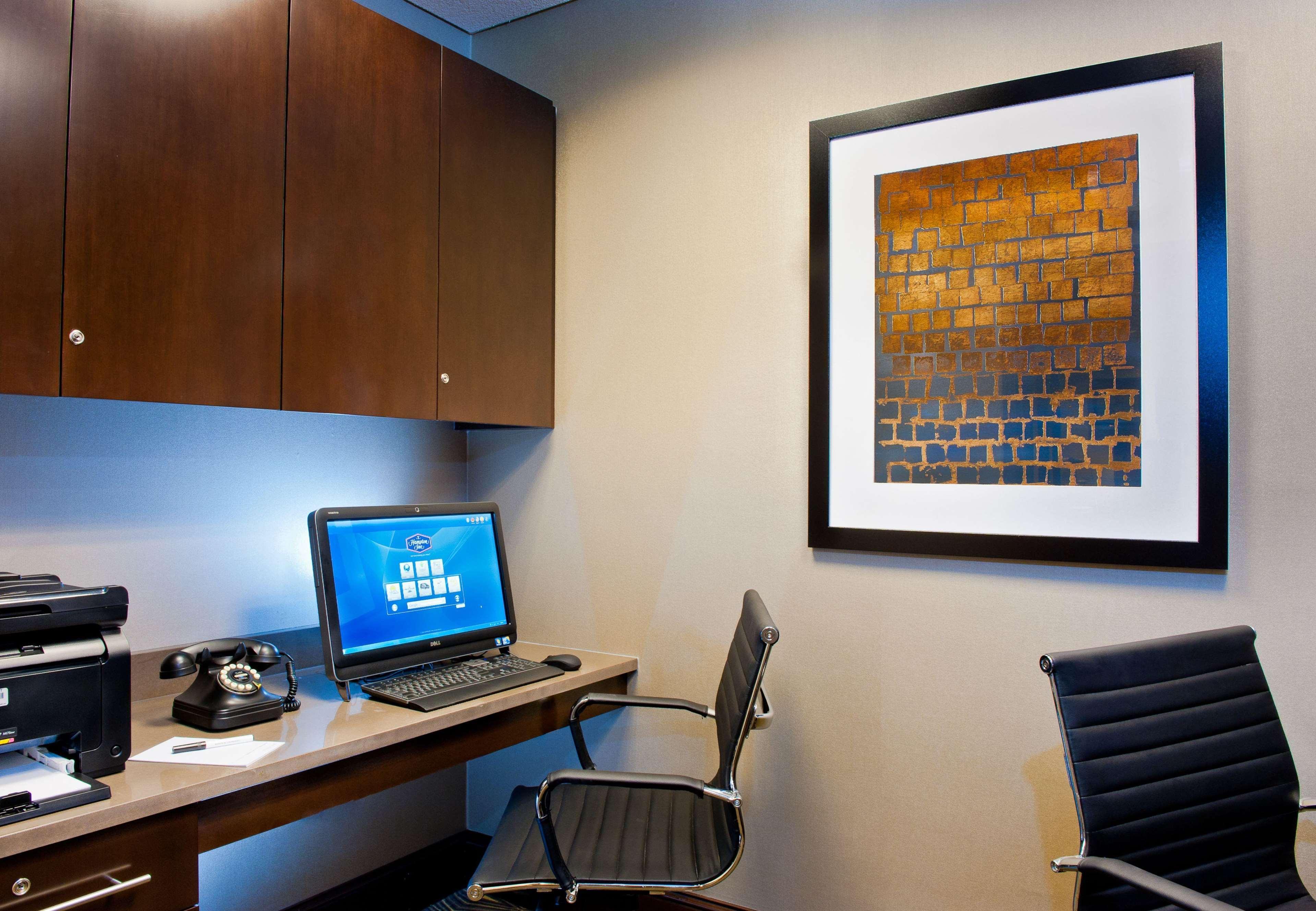 Centro de Negocios Hampton Inn Shelton