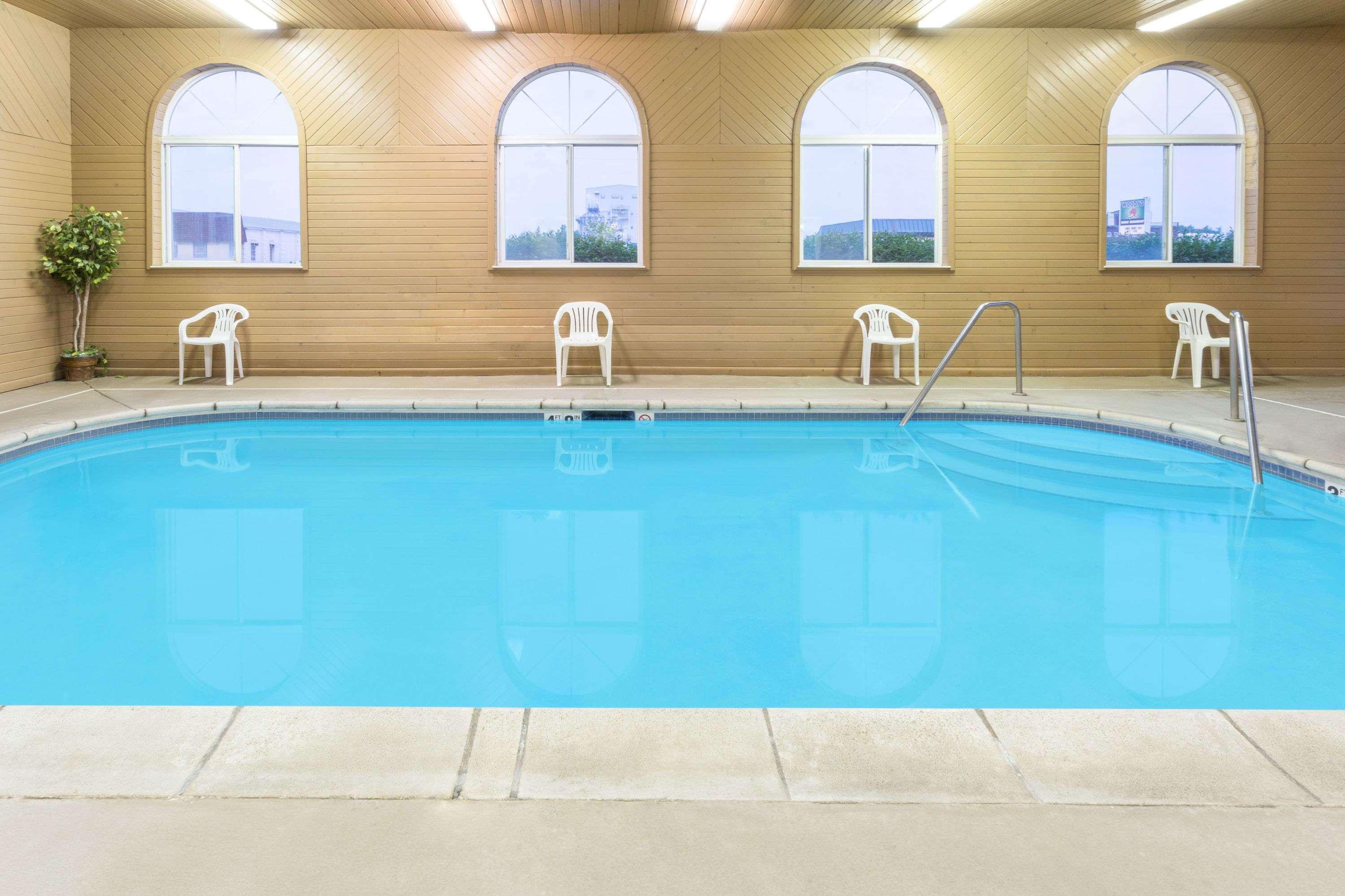 Vista Piscina Econo Lodge