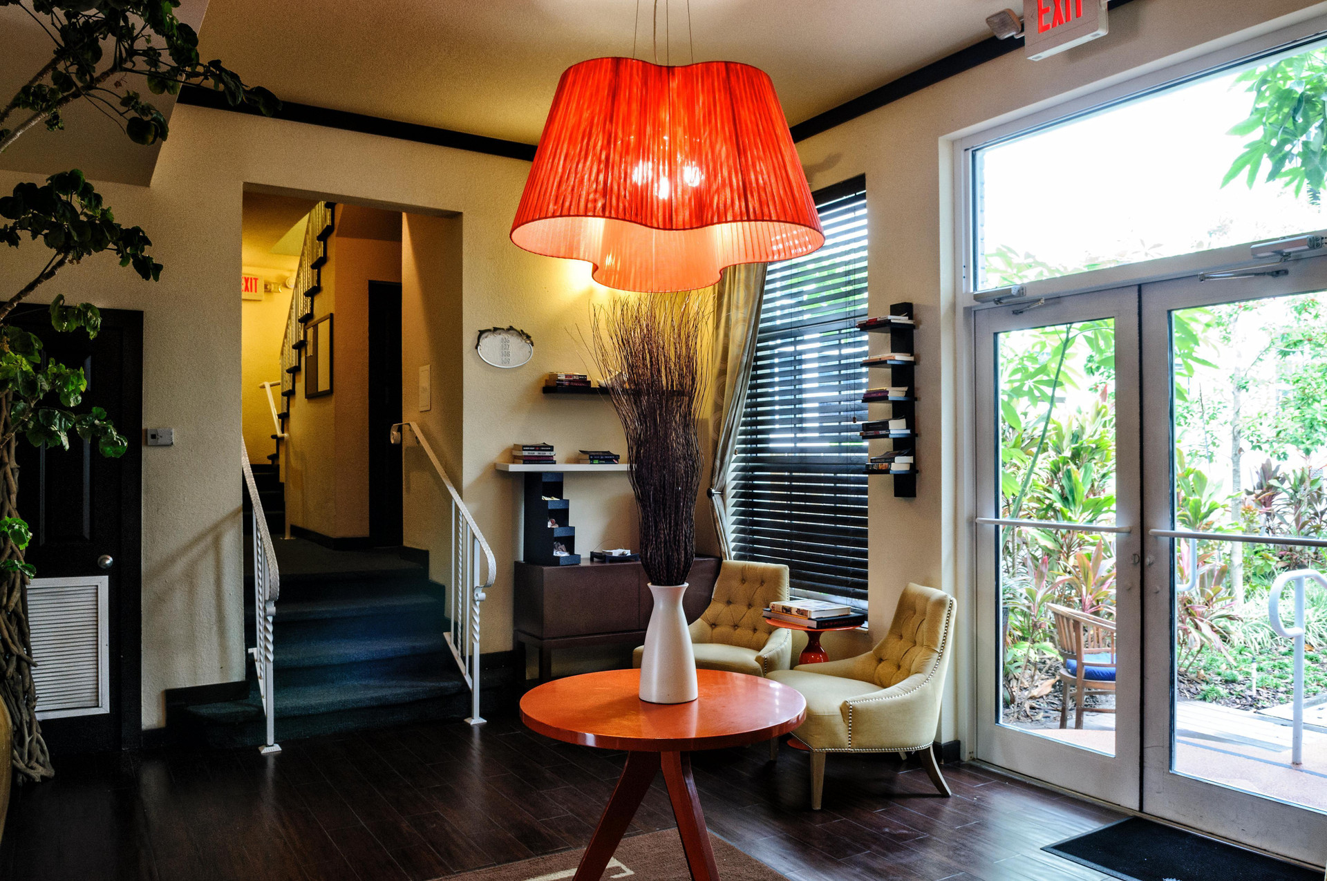 Vista Lobby Tradewinds Apartment Hotel