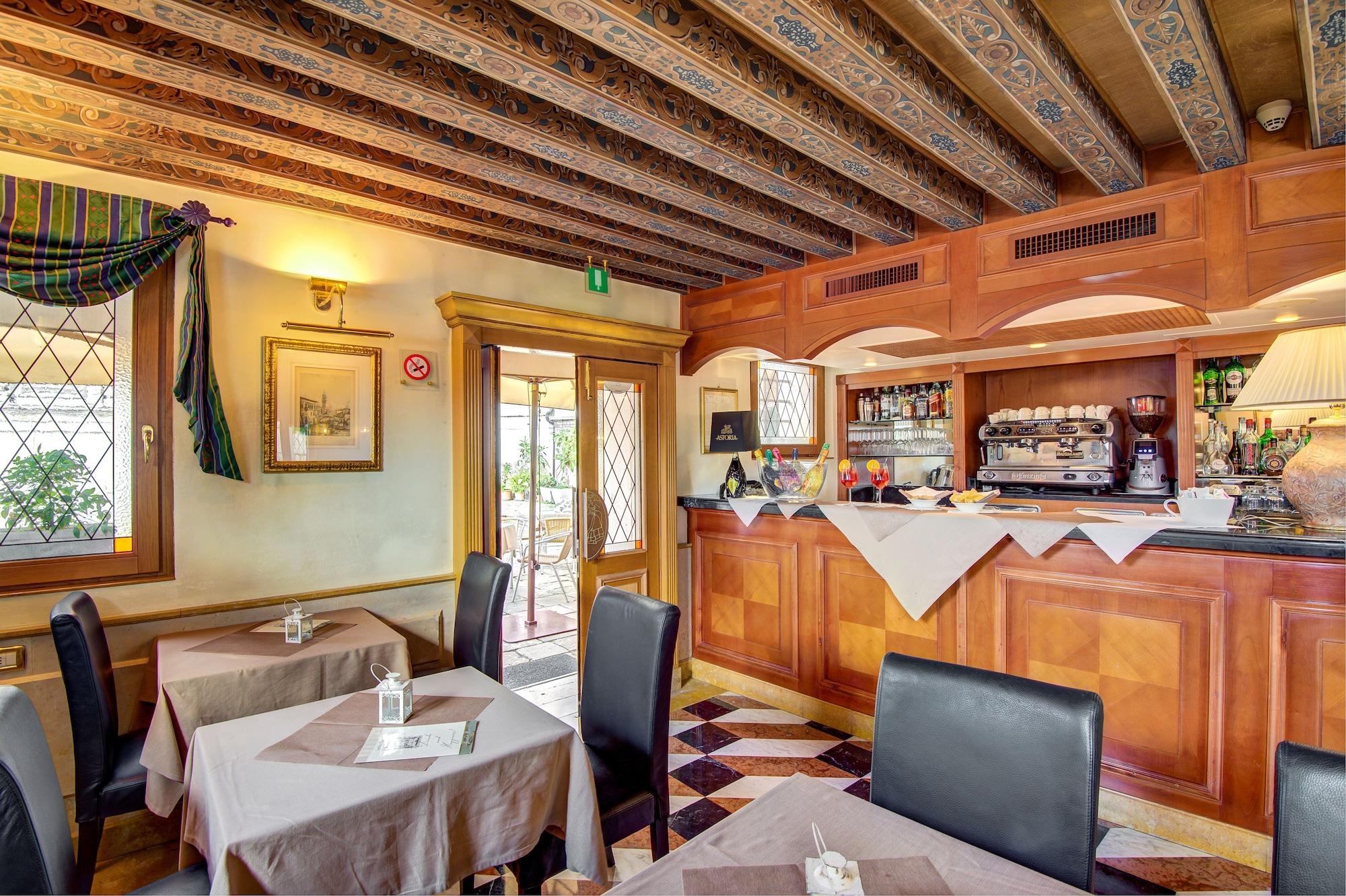 Bar/Salón Hotel Antiche Figure