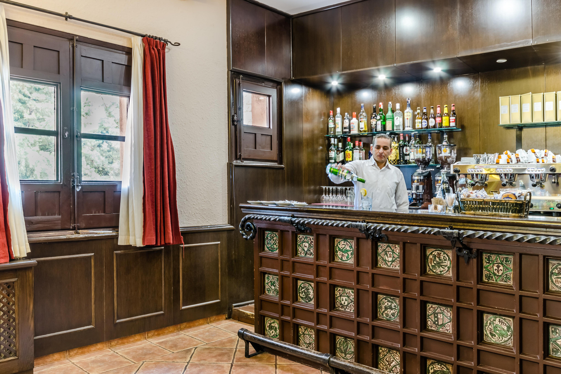 Bar/Salón Albarracin
