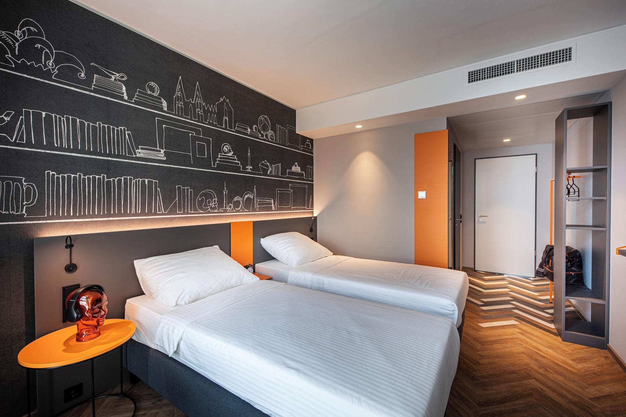 Habitación LOGINN Hotel Köln Airport