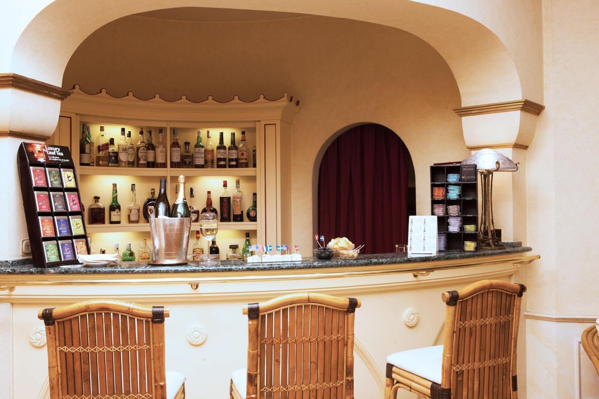 Bar/Salón Hotel Milano Regency
